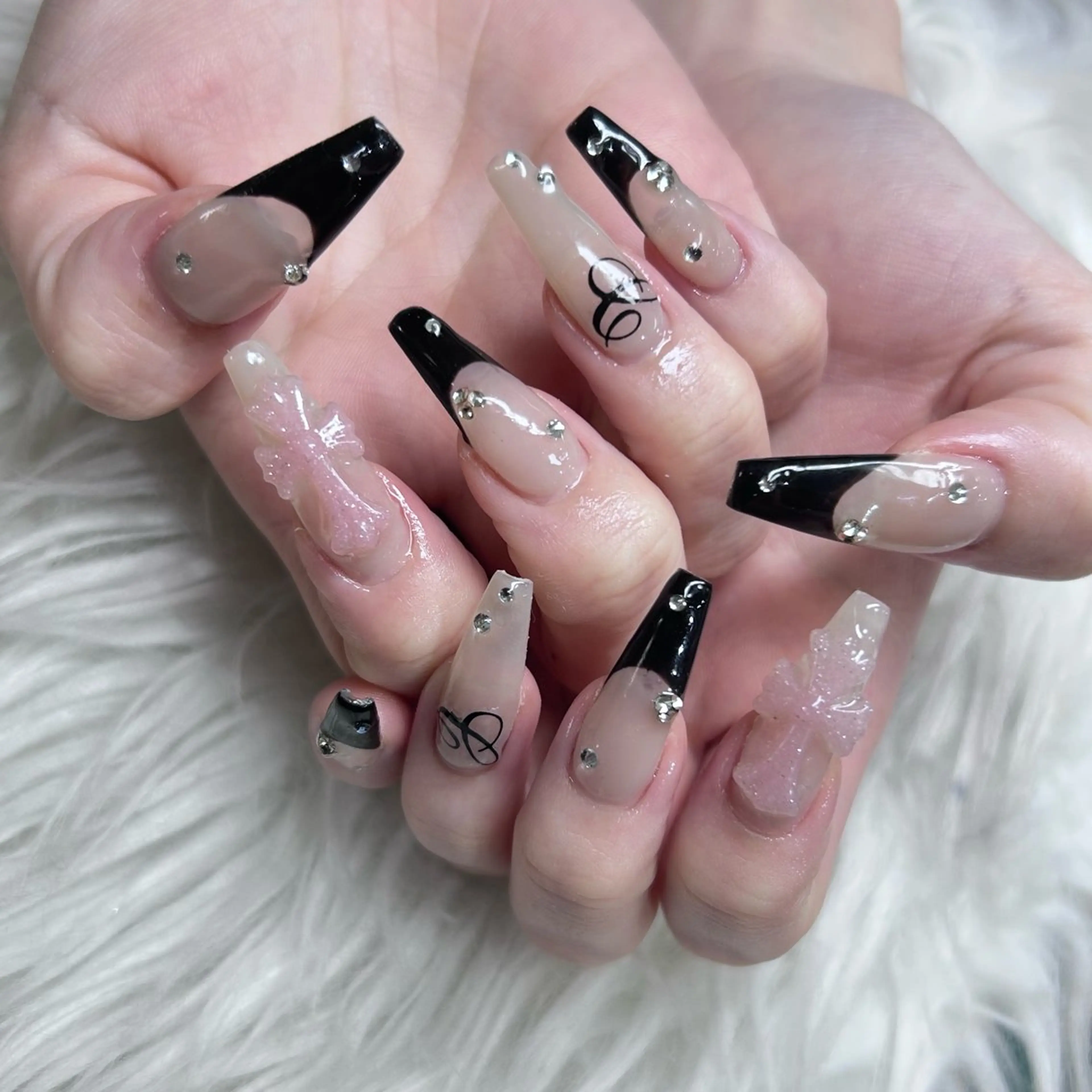 ネイル フットネイル フレンチネイル グラデーション 韓国ネイル ロングネイル qyn qynのネイルデザイン