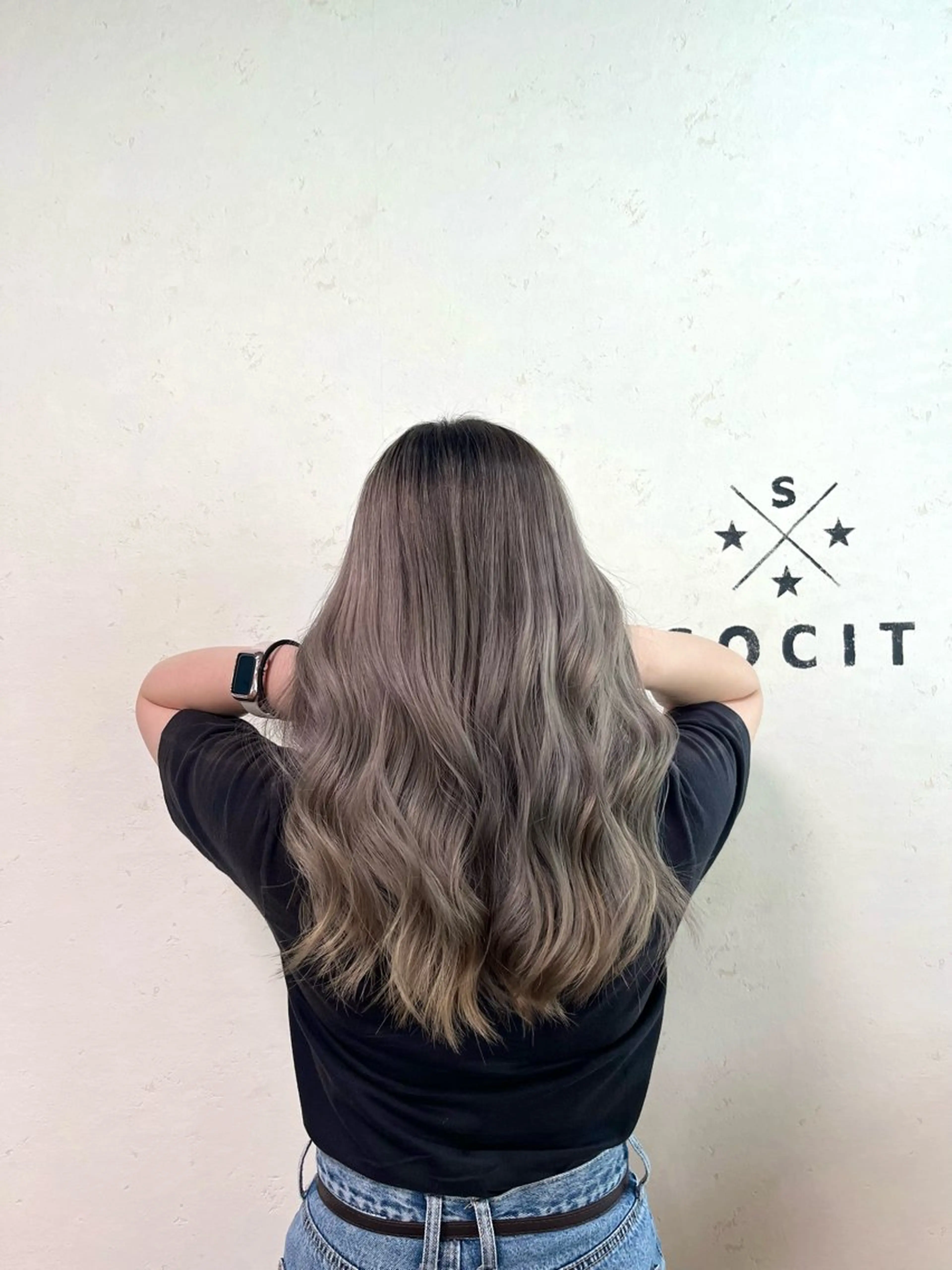 ミディアム レイヤーカット 山﨑 大二郎のヘアスタイル