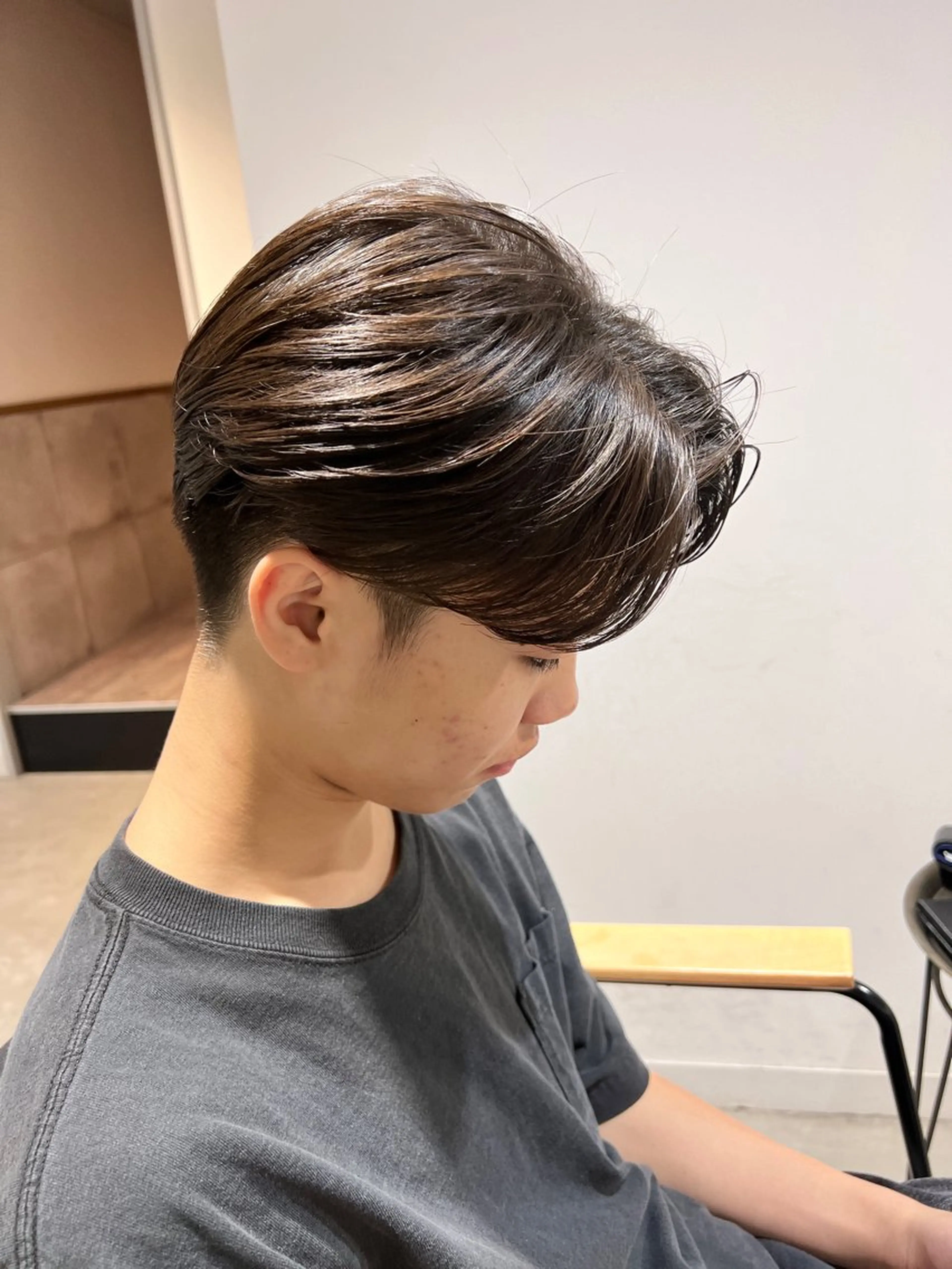 ミディアム パーマ メンズ ミディアムパーマ センターパート メンズ韓国風 メンズパーマ 韓国風ヘア カット パーマ メンズカットパーマ ✂️ JOYAのヘアスタイル