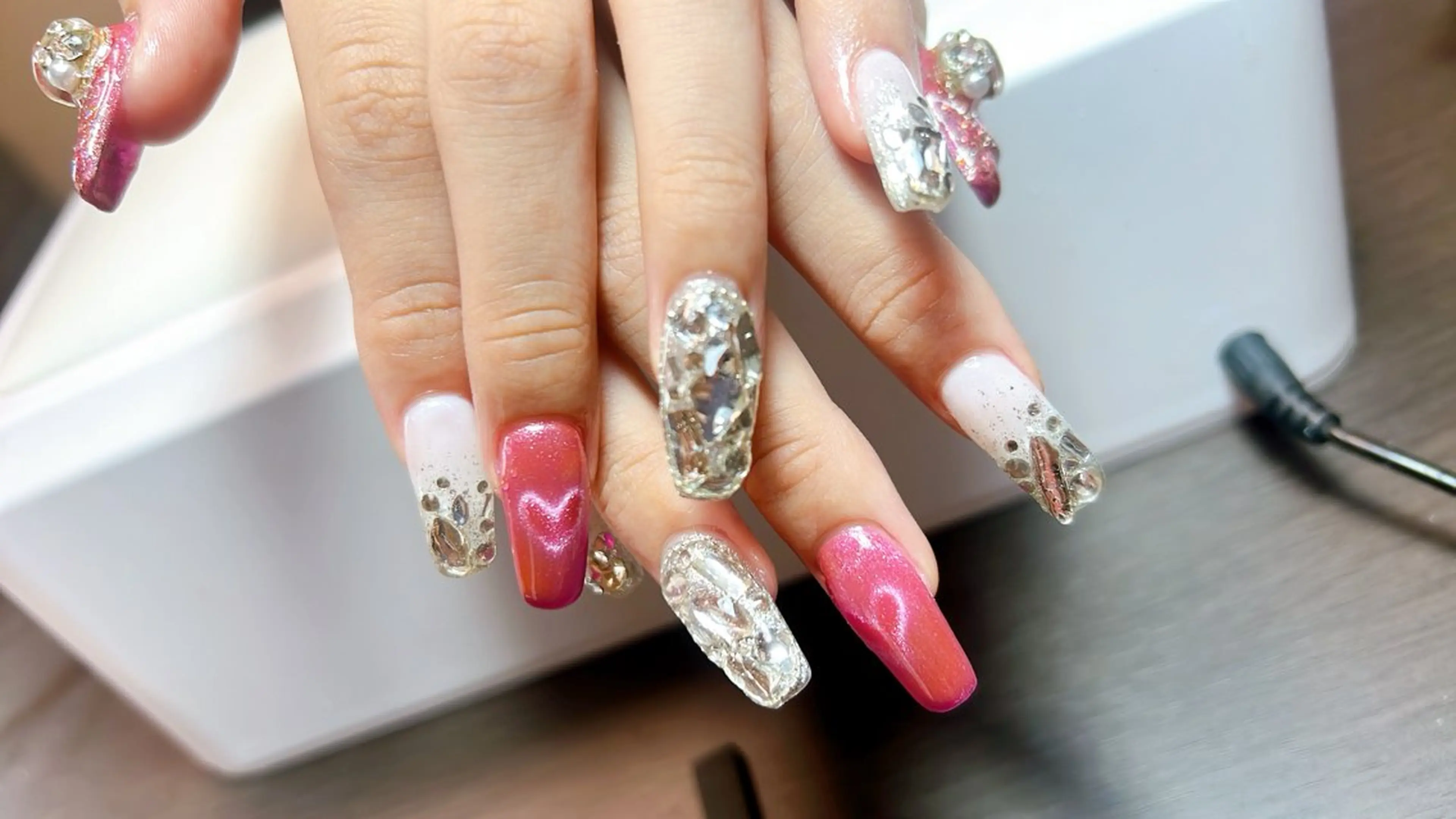 ネイル キラキラネイル 持ち込み ハンドネイル Emma Nailのネイルデザイン