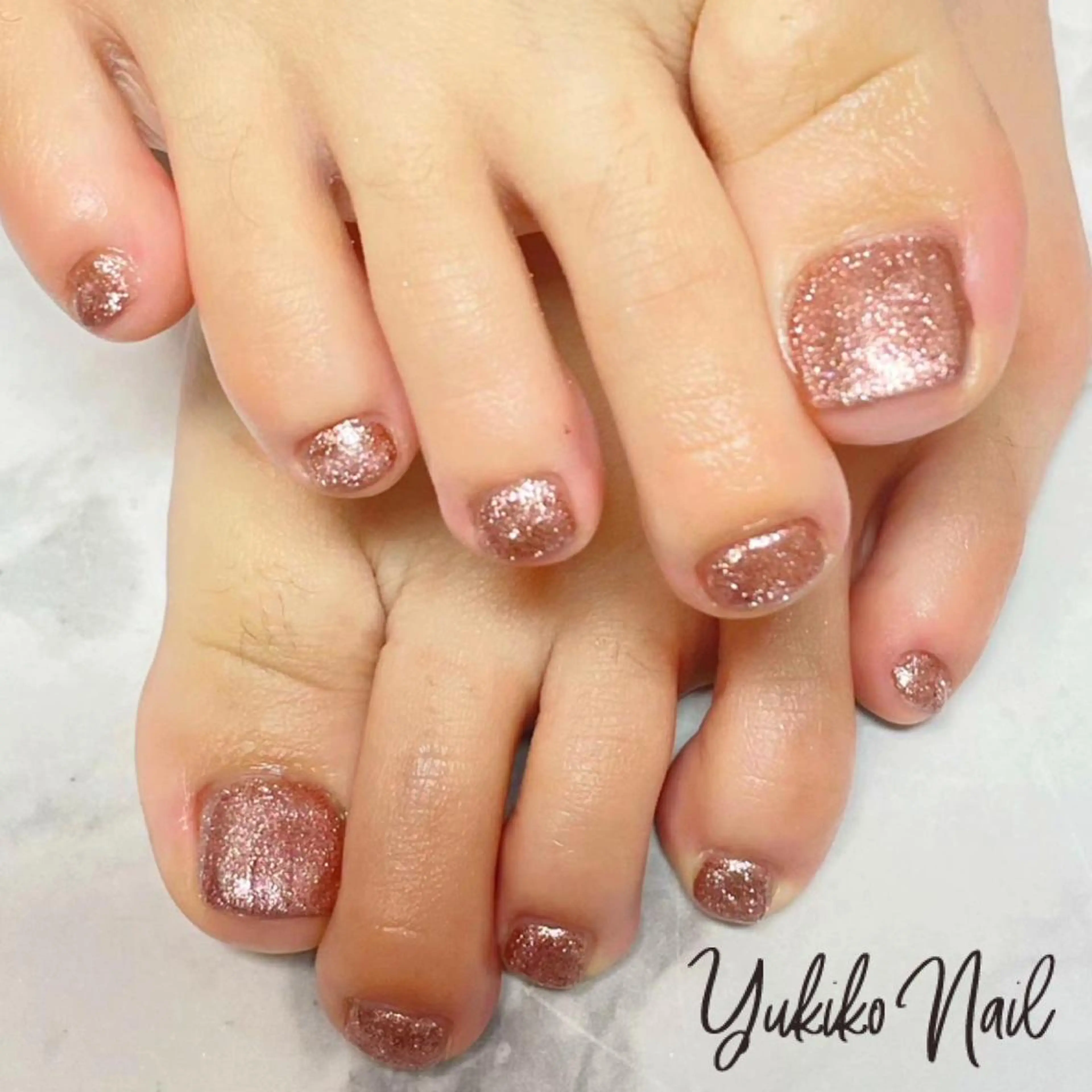 ネイル フットネイル ゴールド ワンカラーネイル ピンク シンプルネイル フットネイル ユキコ ネイルのネイルデザイン