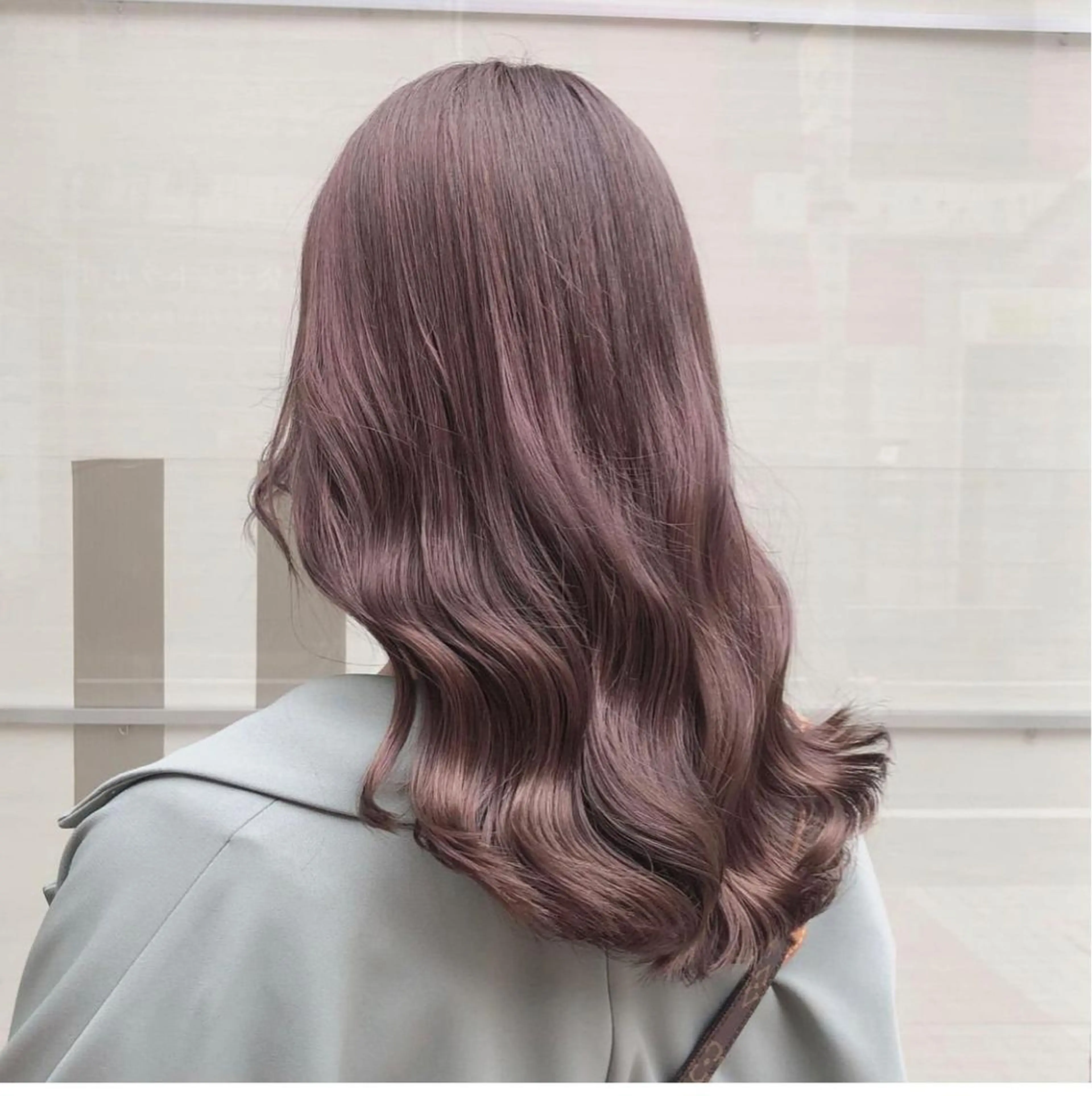 ミディアム カット ヘアカラー トリートメント 顔周りレイヤー/新宿 /モテ艶カラー/航介のヘアスタイル