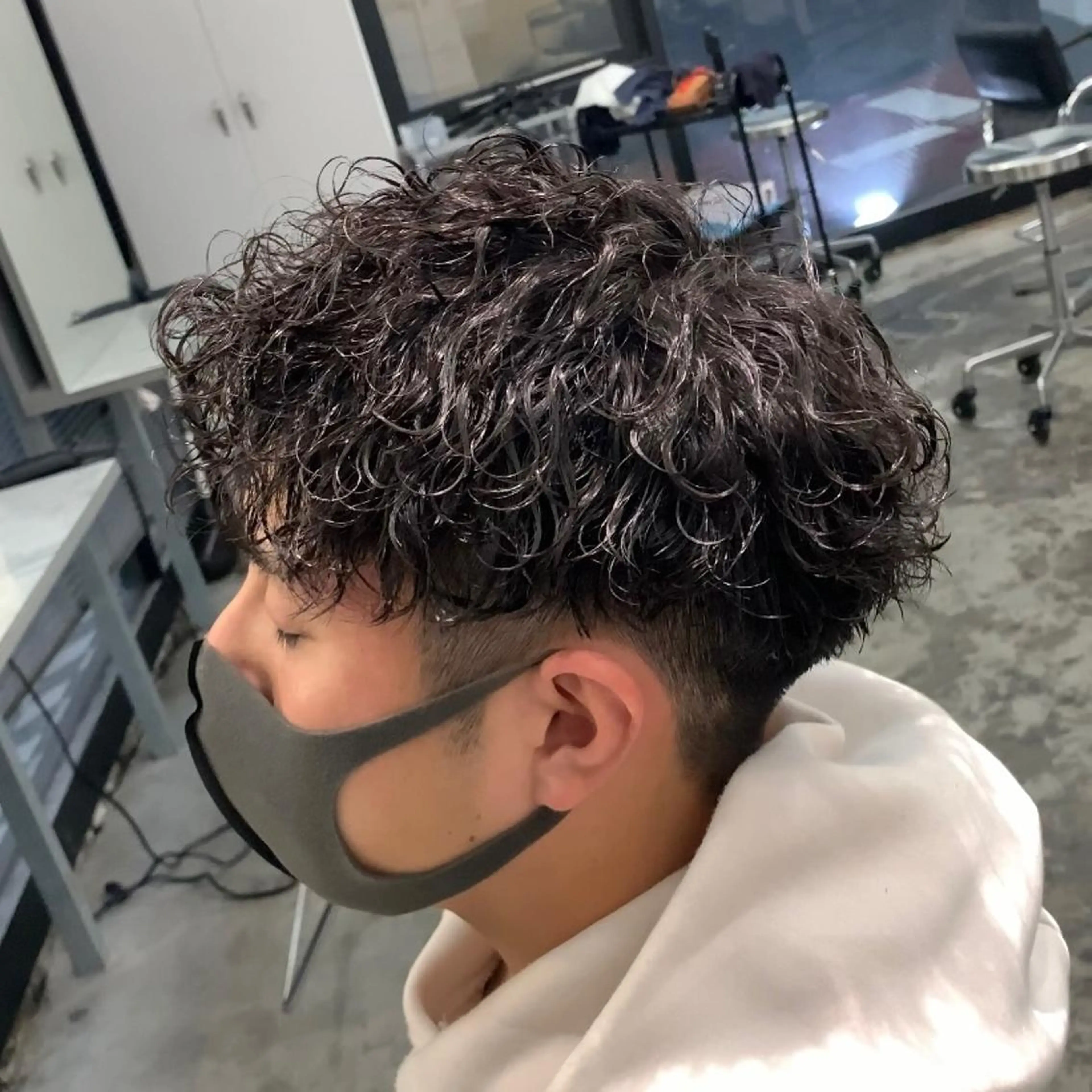 ショート パーマ メンズ アップバング 波巻きパーマ カット パーマ メンズ特化美容師/ 藤戸 椋のヘアスタイル