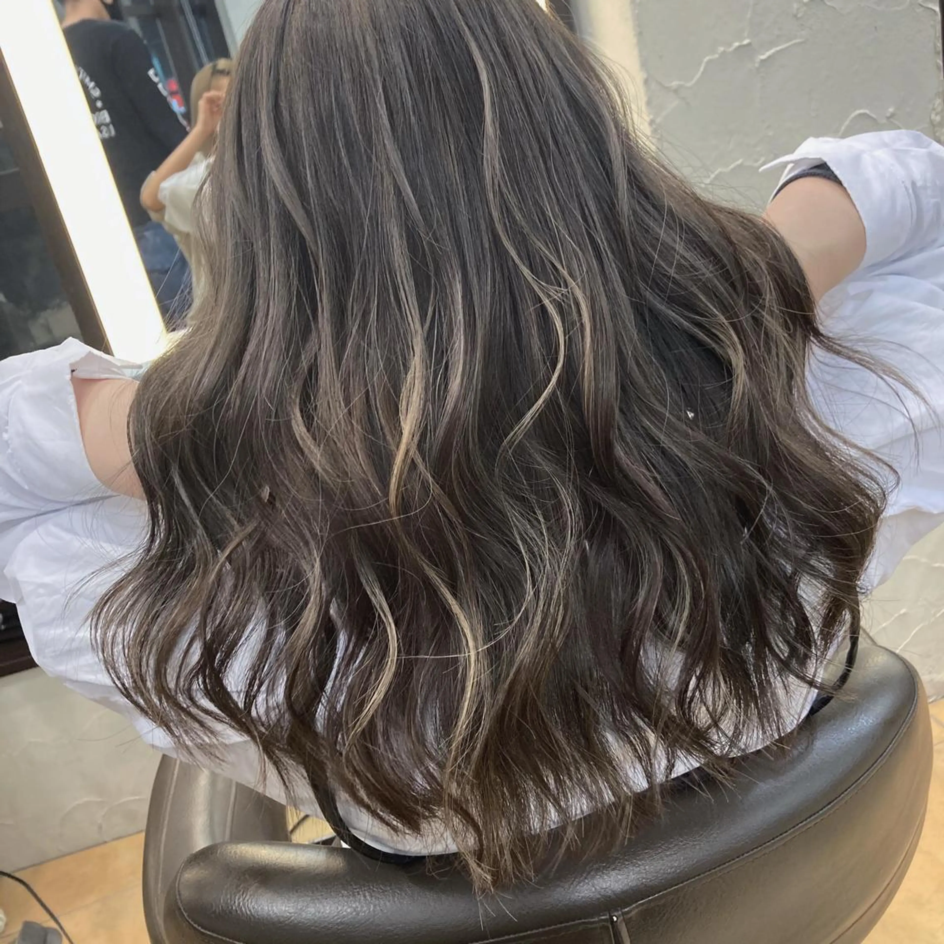 セミロング lien ヒジリのヘアスタイル