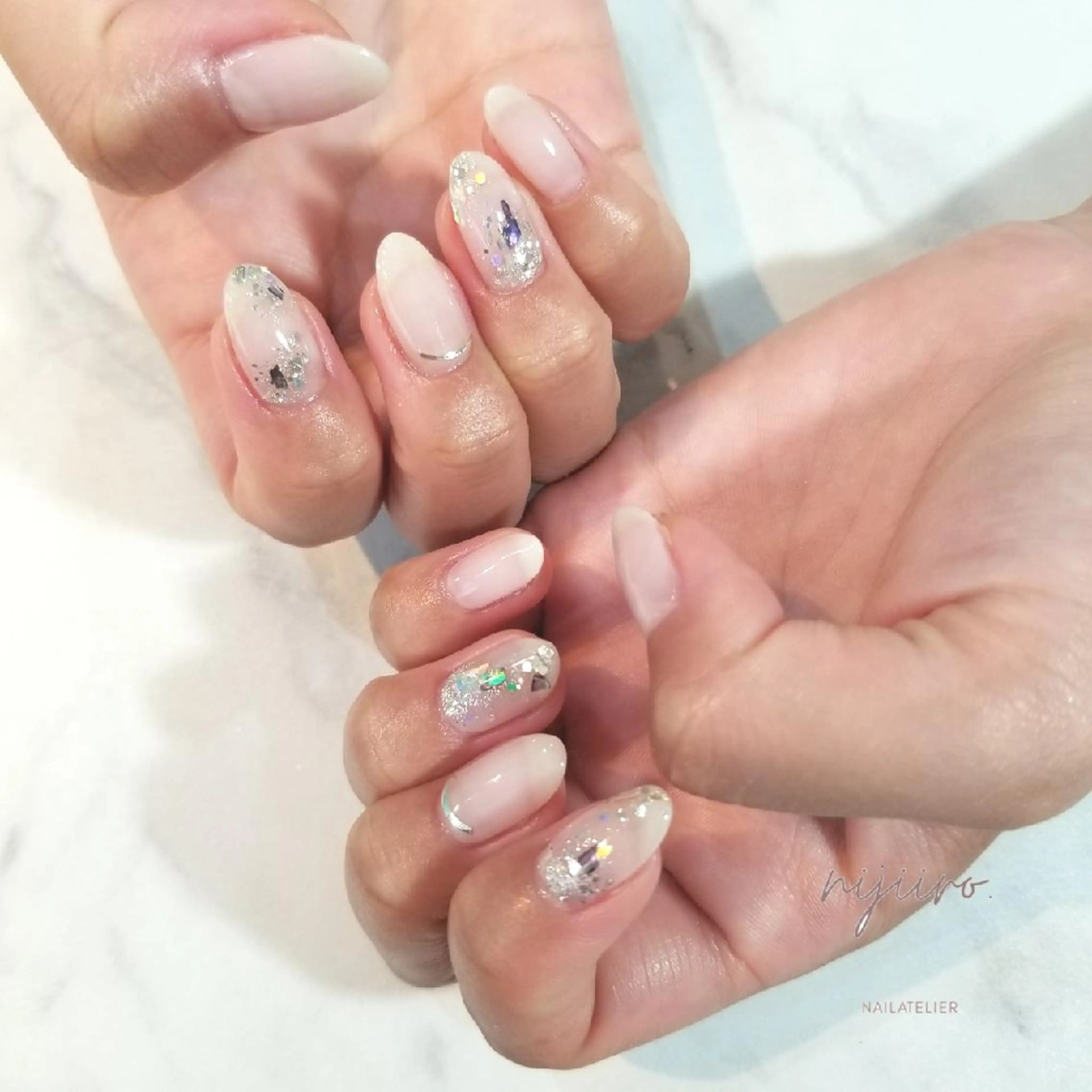 ネイル キラキラネイル ホワイト ハンドネイル nijiiro🌈 サトウのネイルデザイン