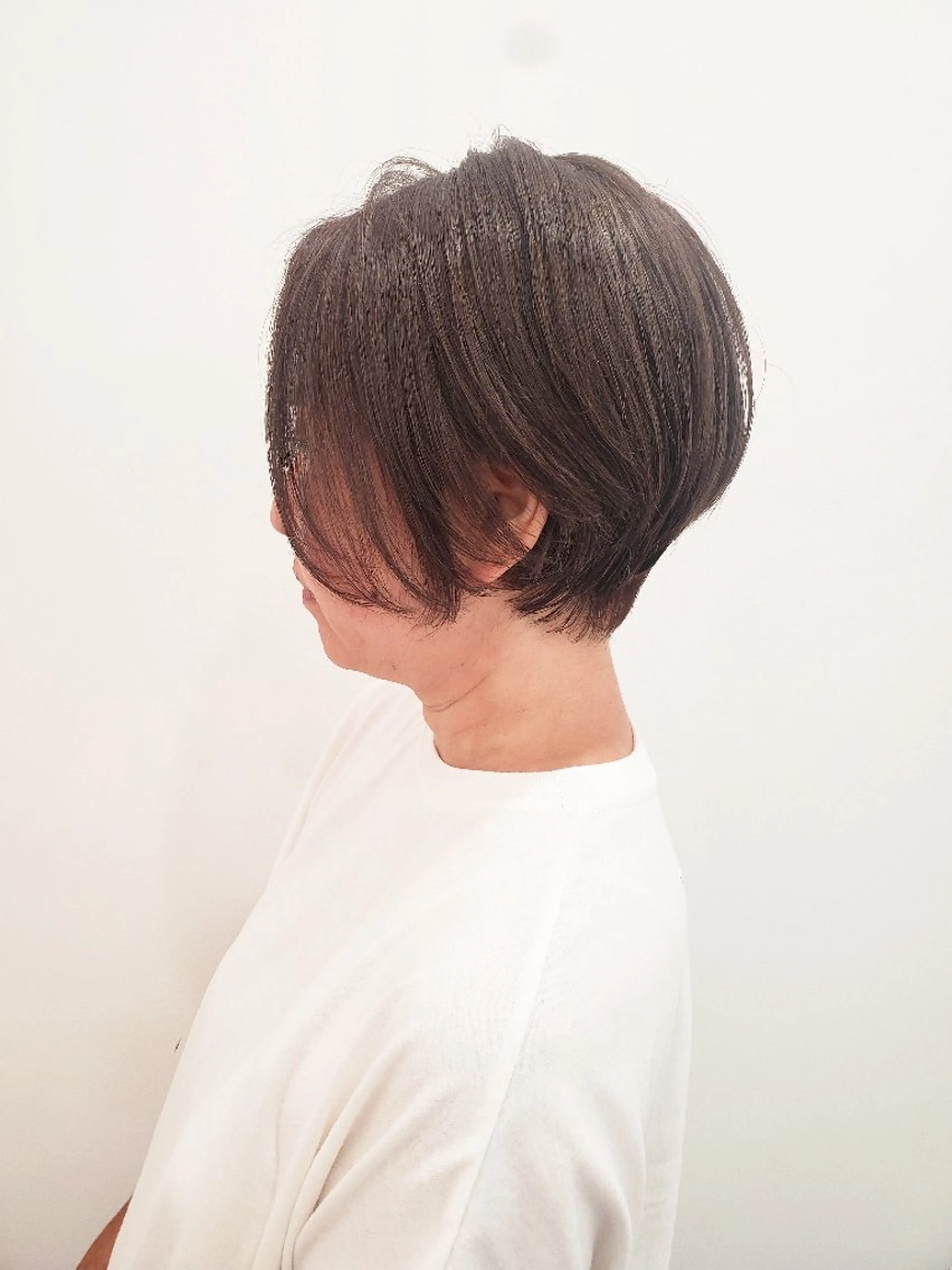 ショート カラー グレージュ 齋藤 愛美のヘアスタイル