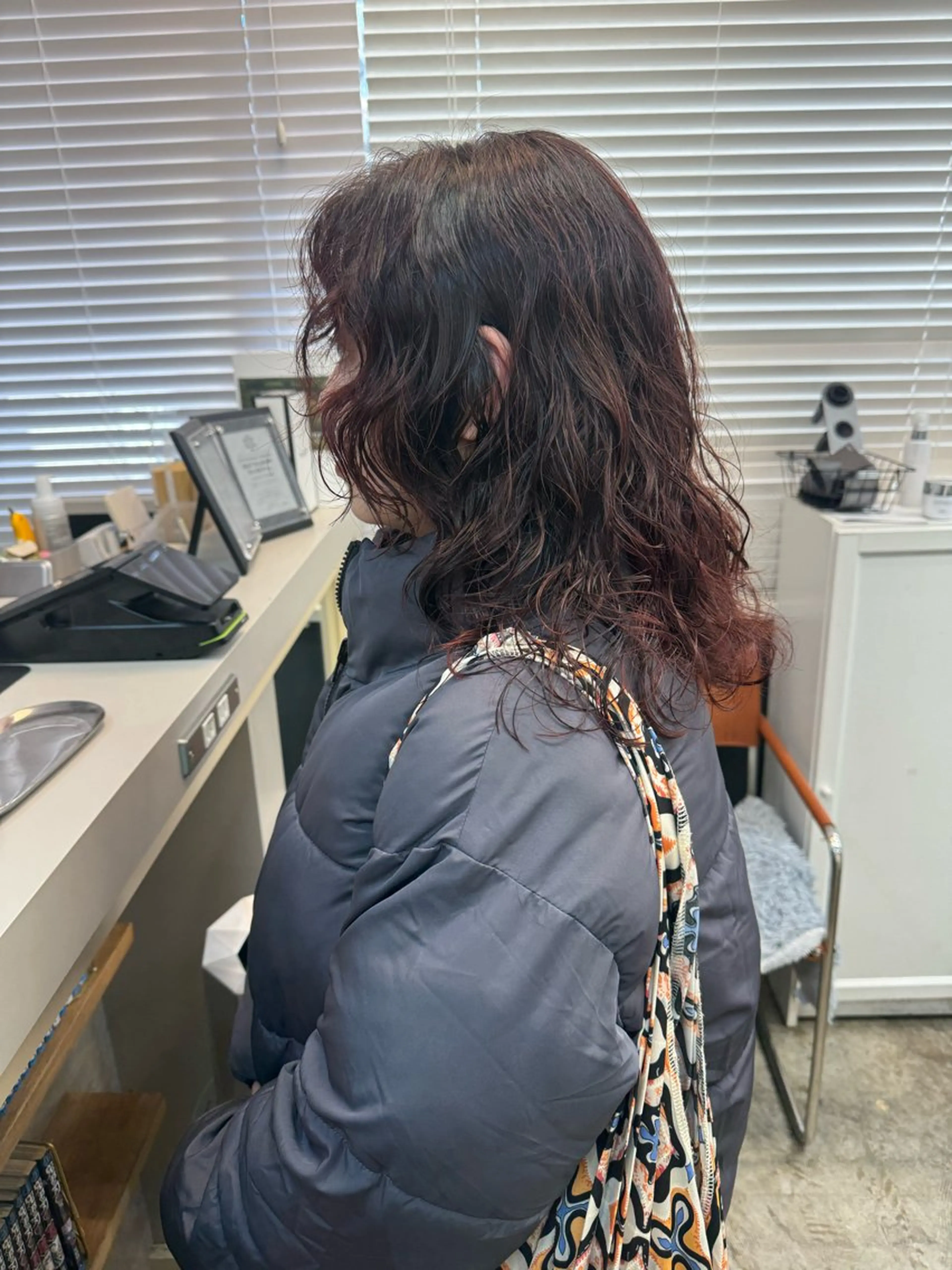 ミディアム カラー パーマ ミディアムパーマ レイヤーカット ウルフカット カット ヘアカラー パーマ Peyp所属・早瀬裕之 パーマのヘアスタイル