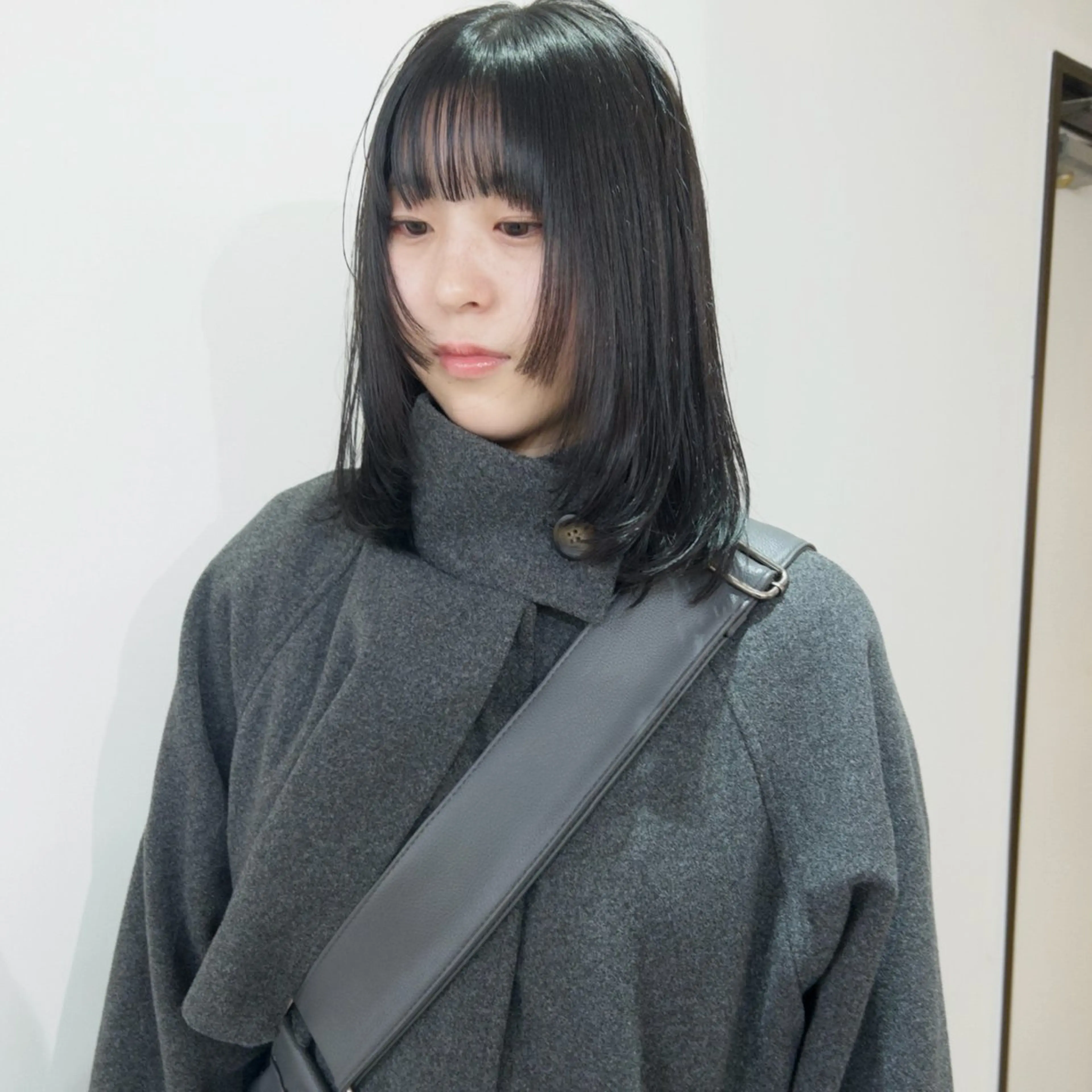 ミディアム カラー ボブ 顔周りカット 伸ばしかけ レイヤーカット カット ヘアカラー トリートメント nonoka オリーブ/レイヤーのヘアスタイル