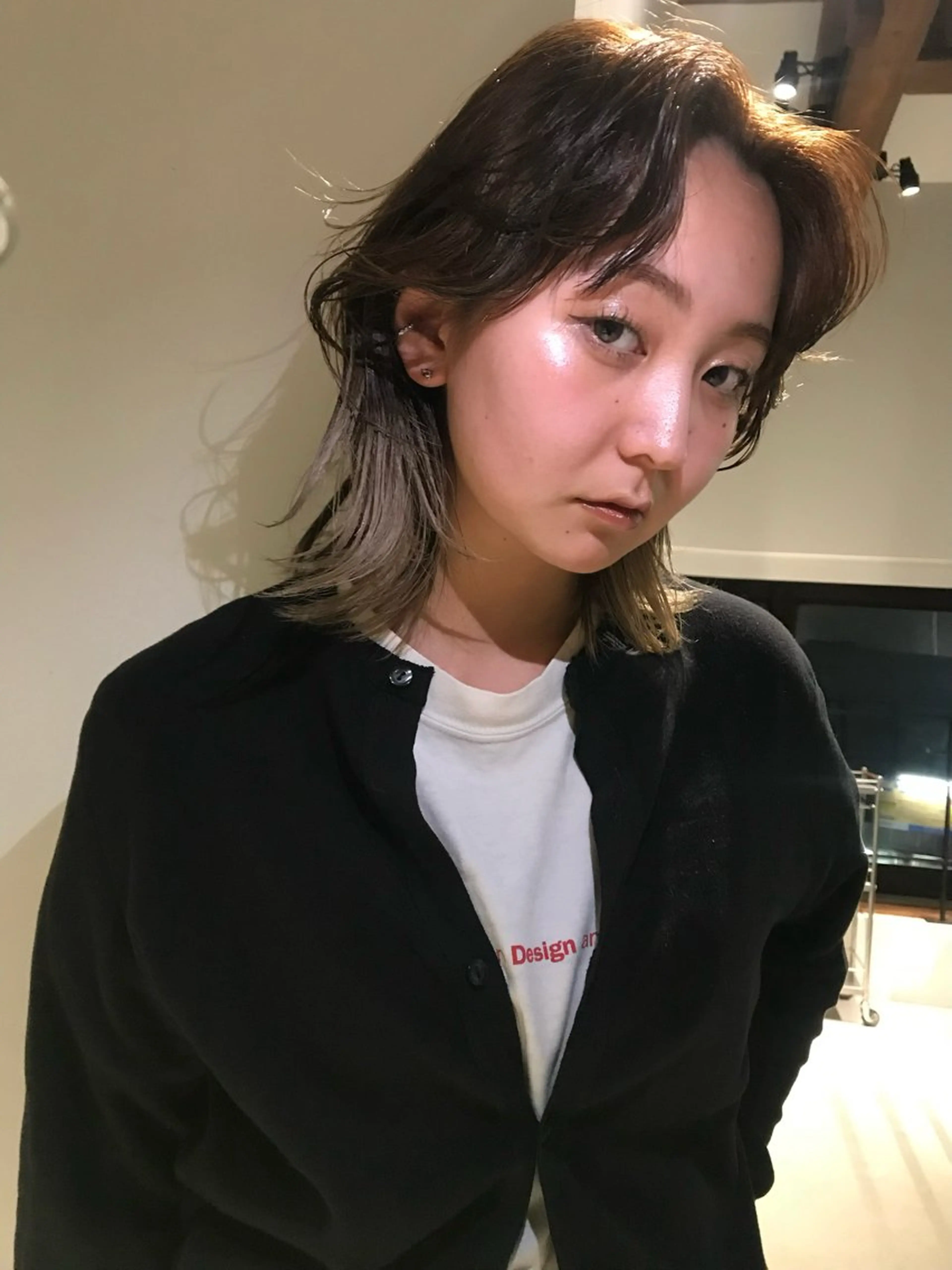 セミロング ヘアカラー hina KEEDAのヘアスタイル