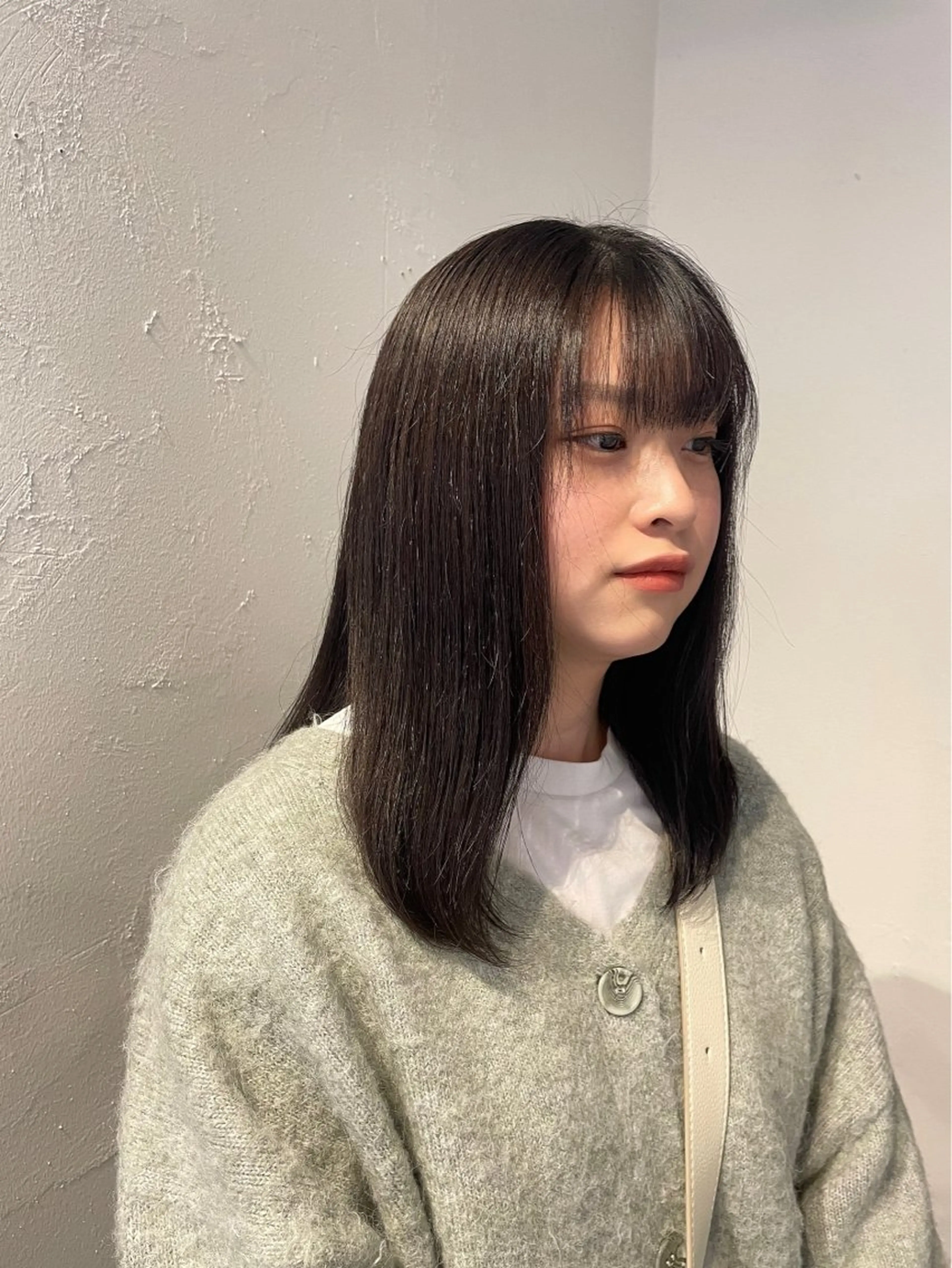 セミロング カラー ヘアアレンジ mina / 透明感ベージュカラーのヘアスタイル