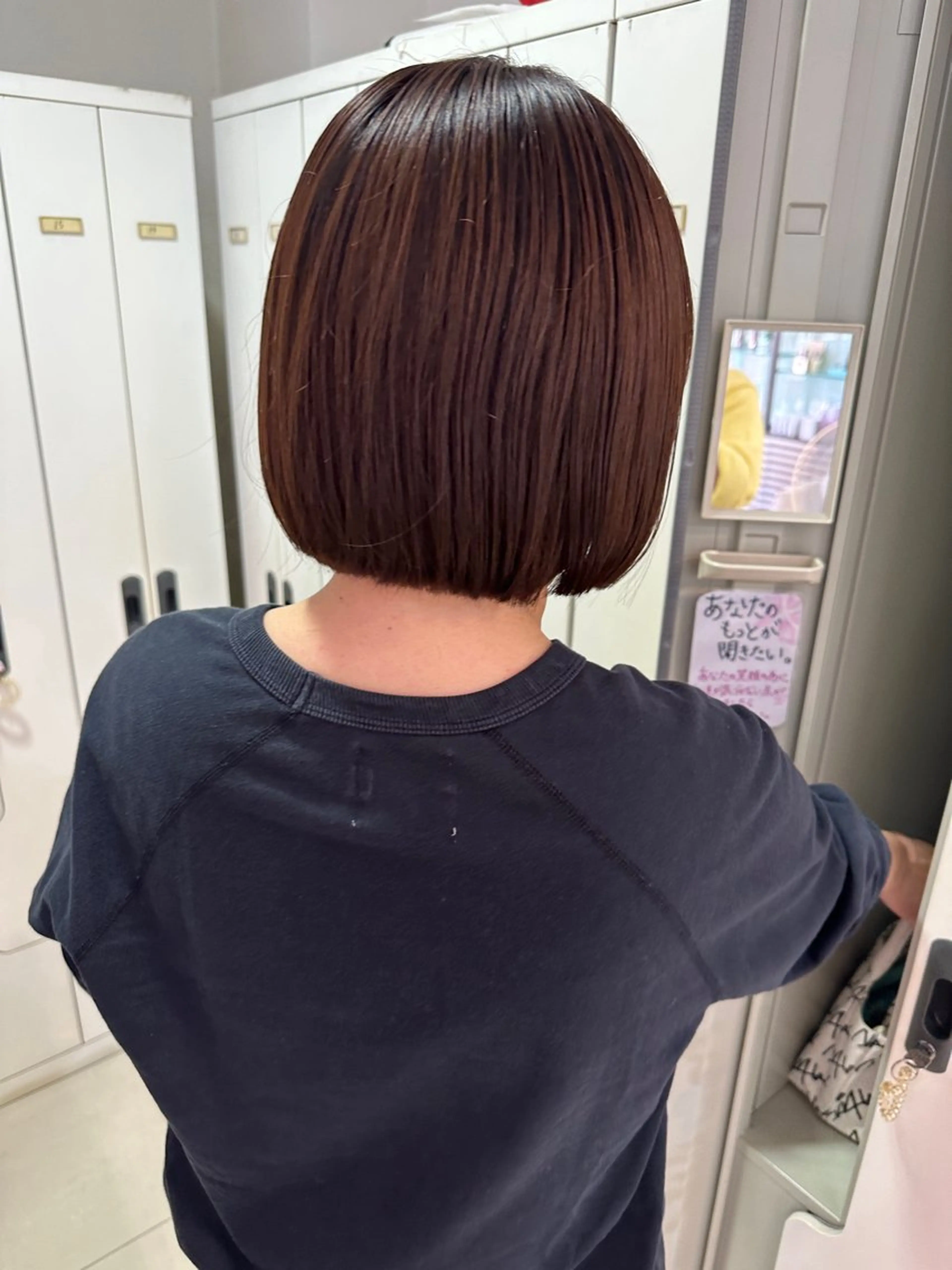 ミディアム 切りっぱなしボブ ボブ レイヤー 艶々カラーのヘアスタイル