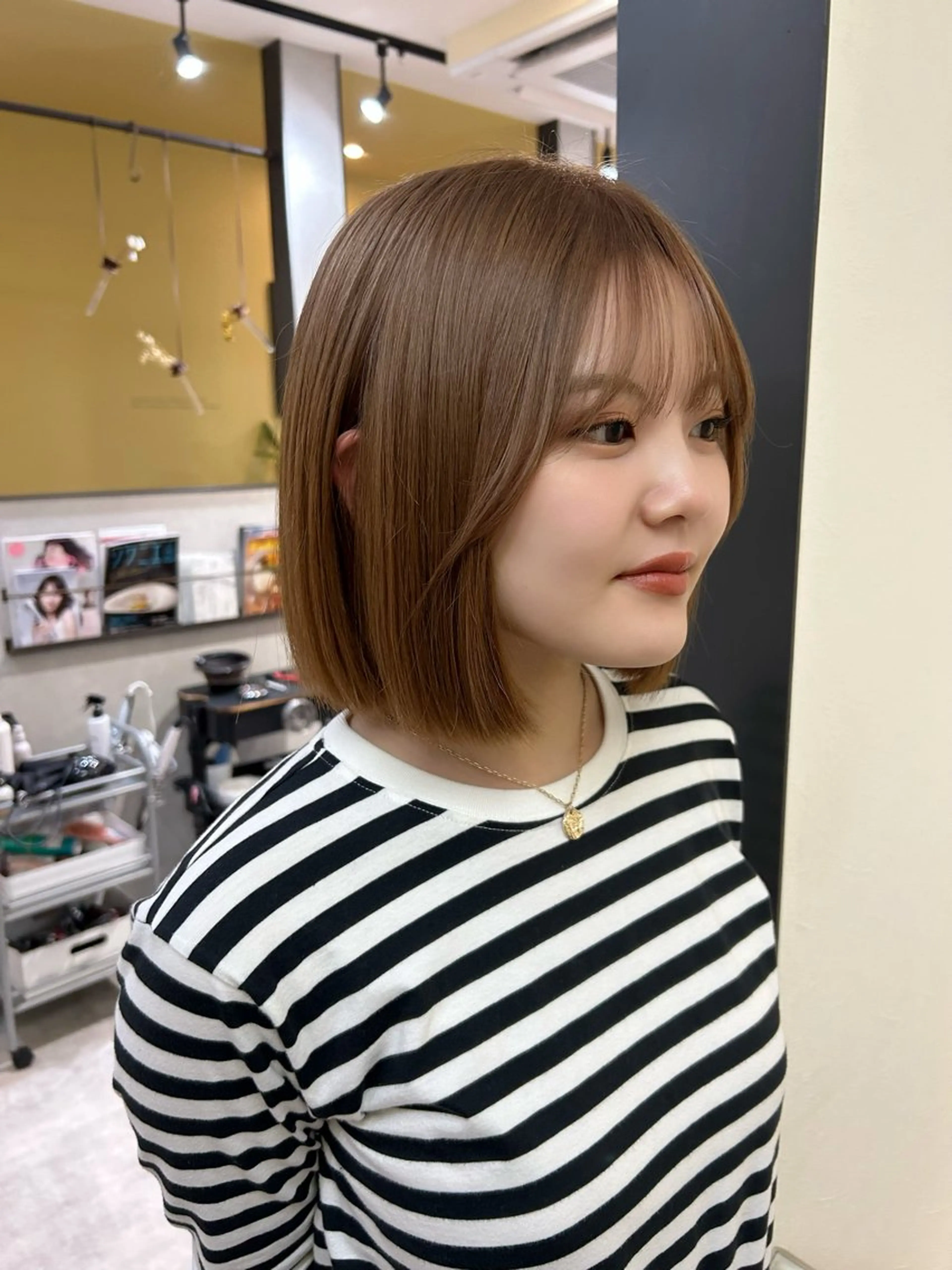 ショート カラー ベージュカラー ブリーチ ハイトーンカラー ミルクティーベージュ カット ヘアカラー トリートメント hub hair レイヤー/透明感のヘアスタイル