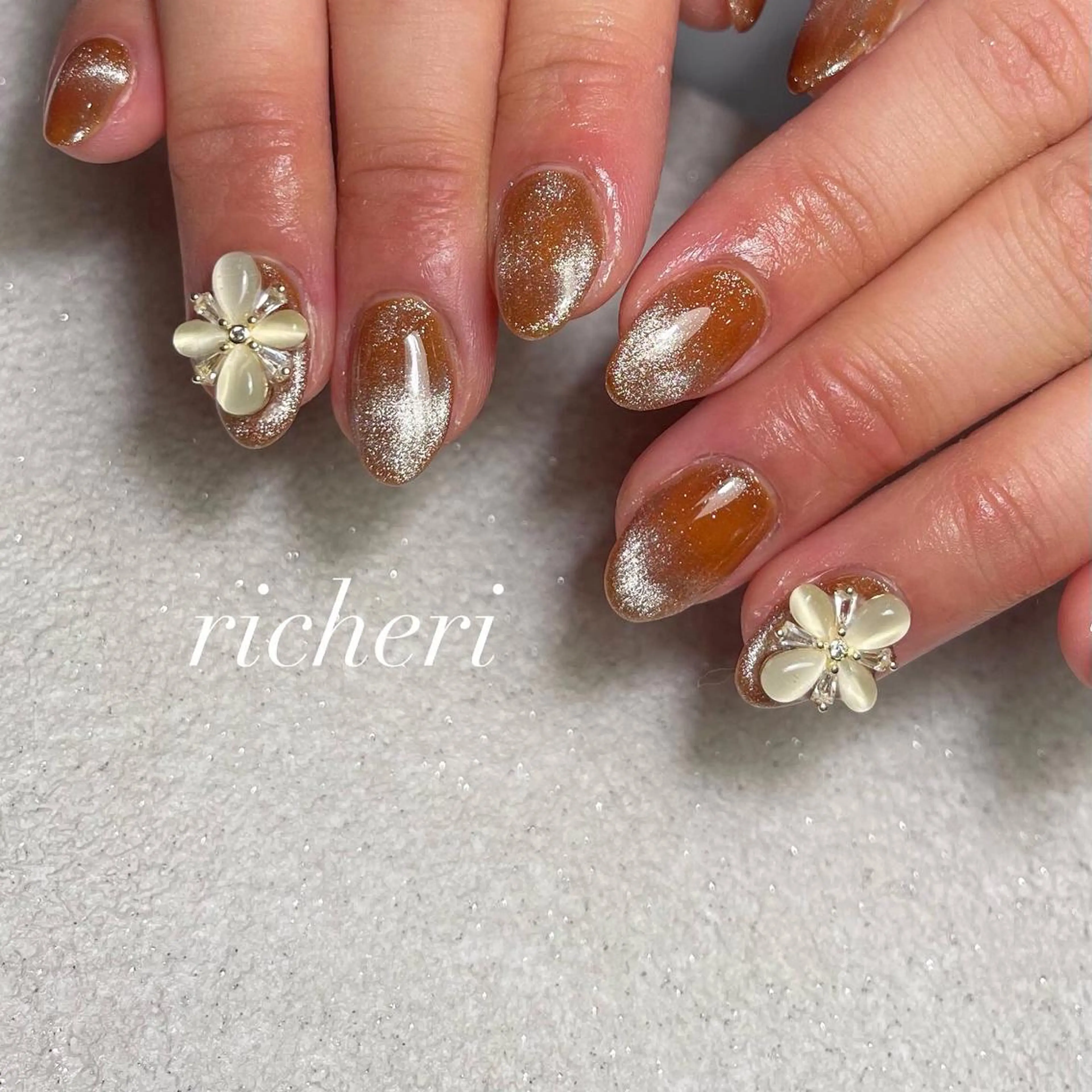 ミディアム ネイル 韓国風ヘア アートネイル フラワーネイル フレンチネイル ジェルネイル richeri beautyのエステ・リラクイメージ