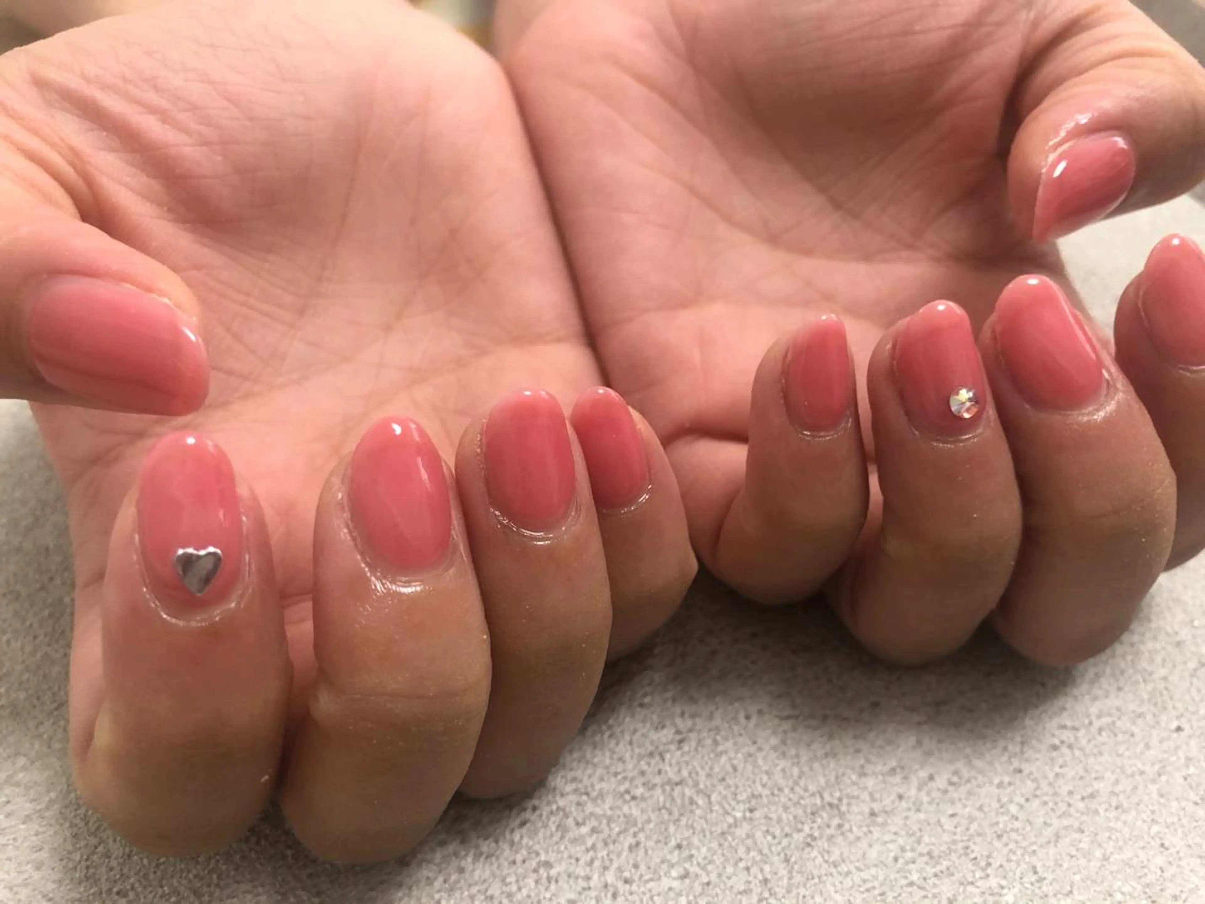 ネイル ワンカラーネイル ハンドネイル mogunail &blowのネイルデザイン