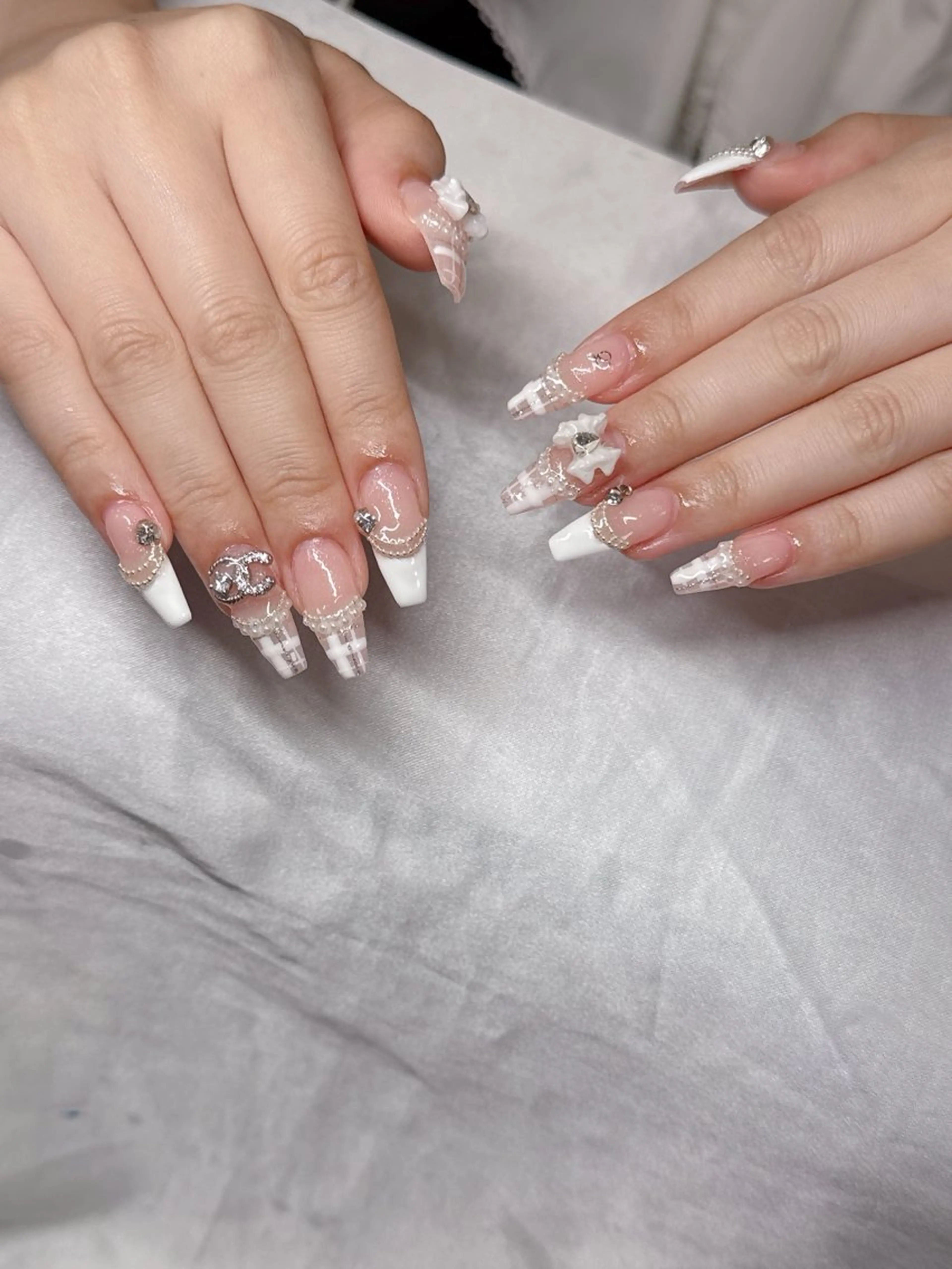 ネイル オーロラネイル チークネイル 長さ出し フットネイル フレンチネイル ハンドネイル Lee Ainのネイルデザイン