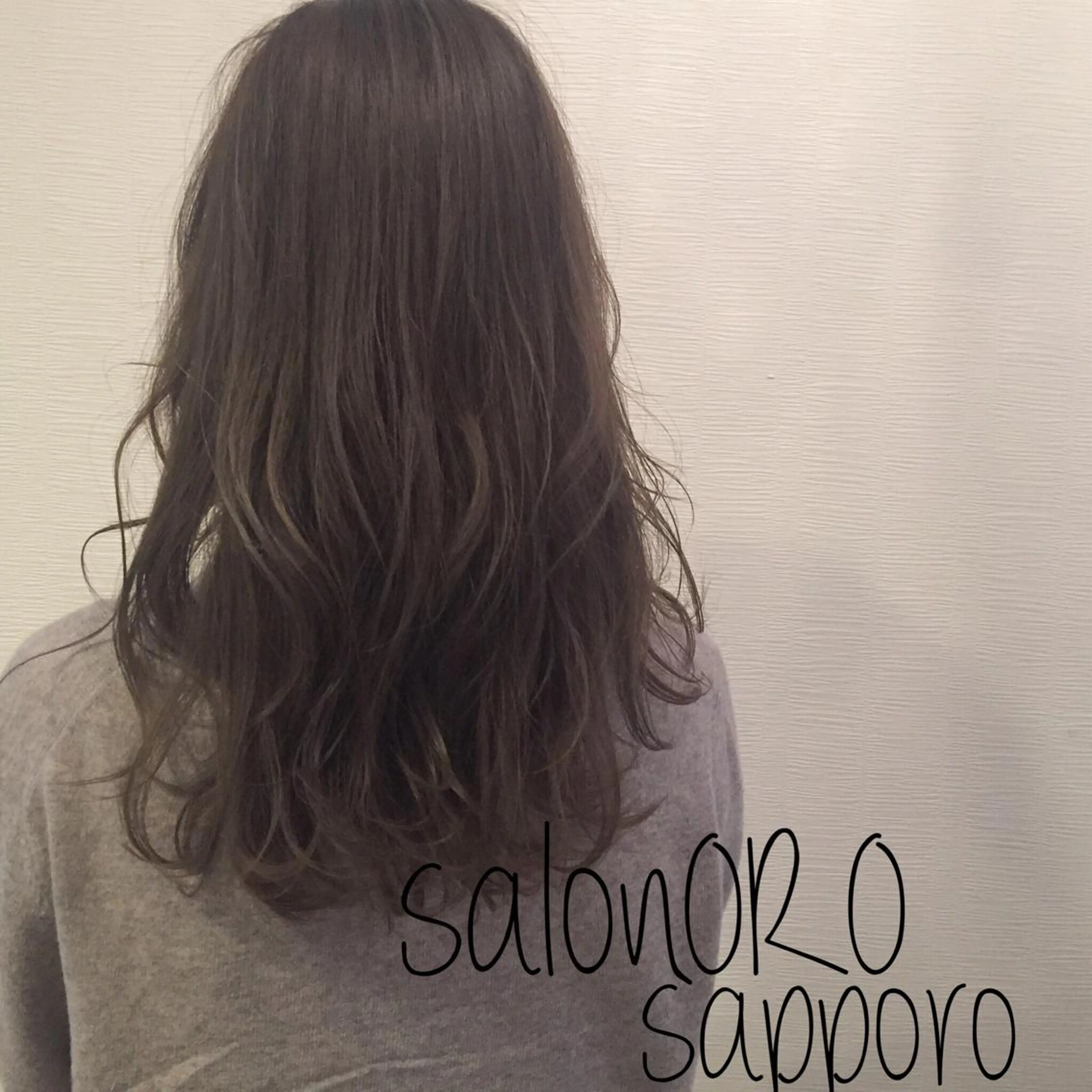 ロング カラー アッシュ アッシュグレー アッシュグレージュ ブリーチ グレージュ カット ヘアカラー トリートメント 池田 真由美のヘアスタイル