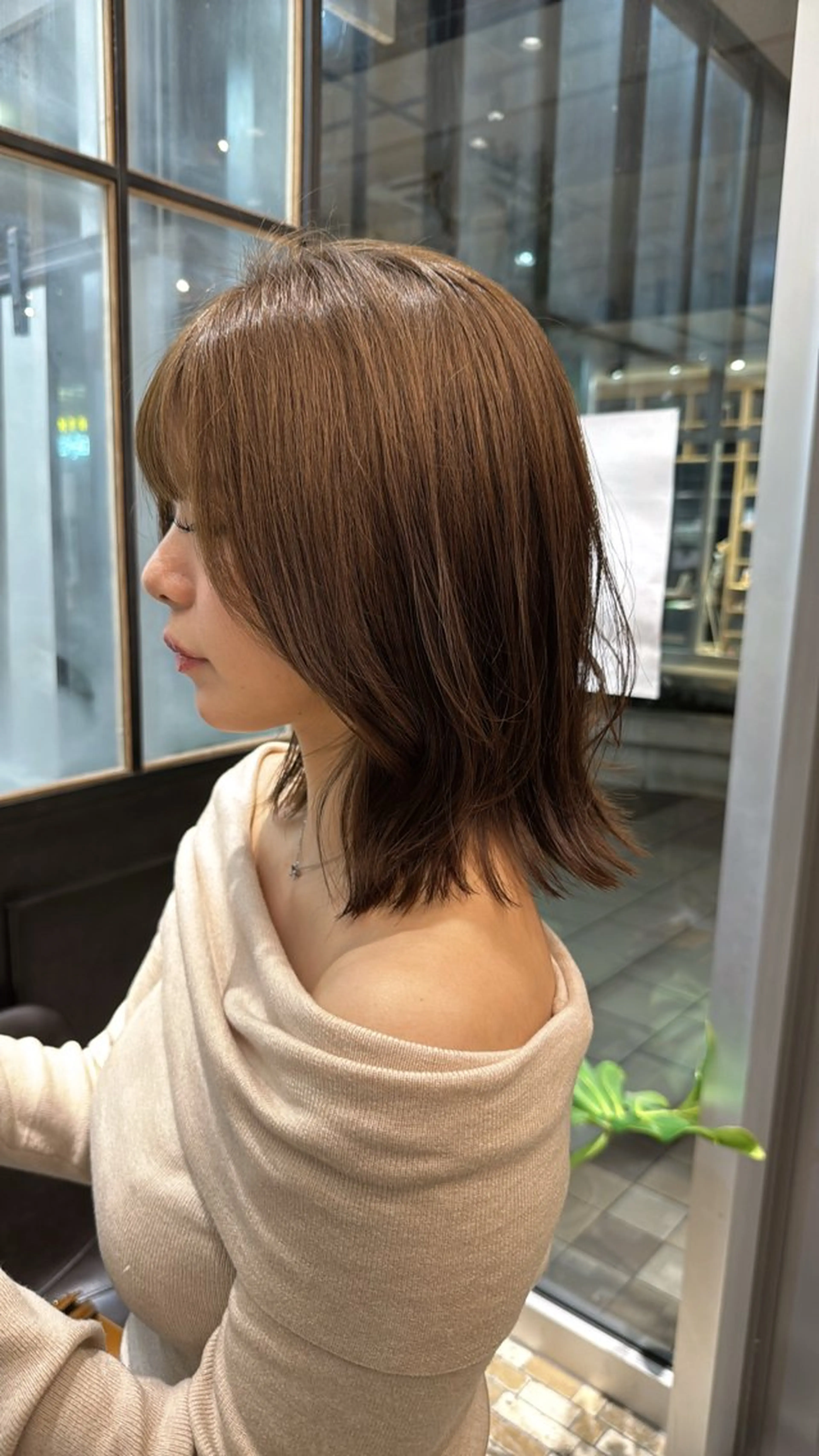 ミディアム ボブレイヤー ボブ レイヤーカット 外ハネヘア カット ヘアカラー レイヤーカット /momocaのヘアスタイル