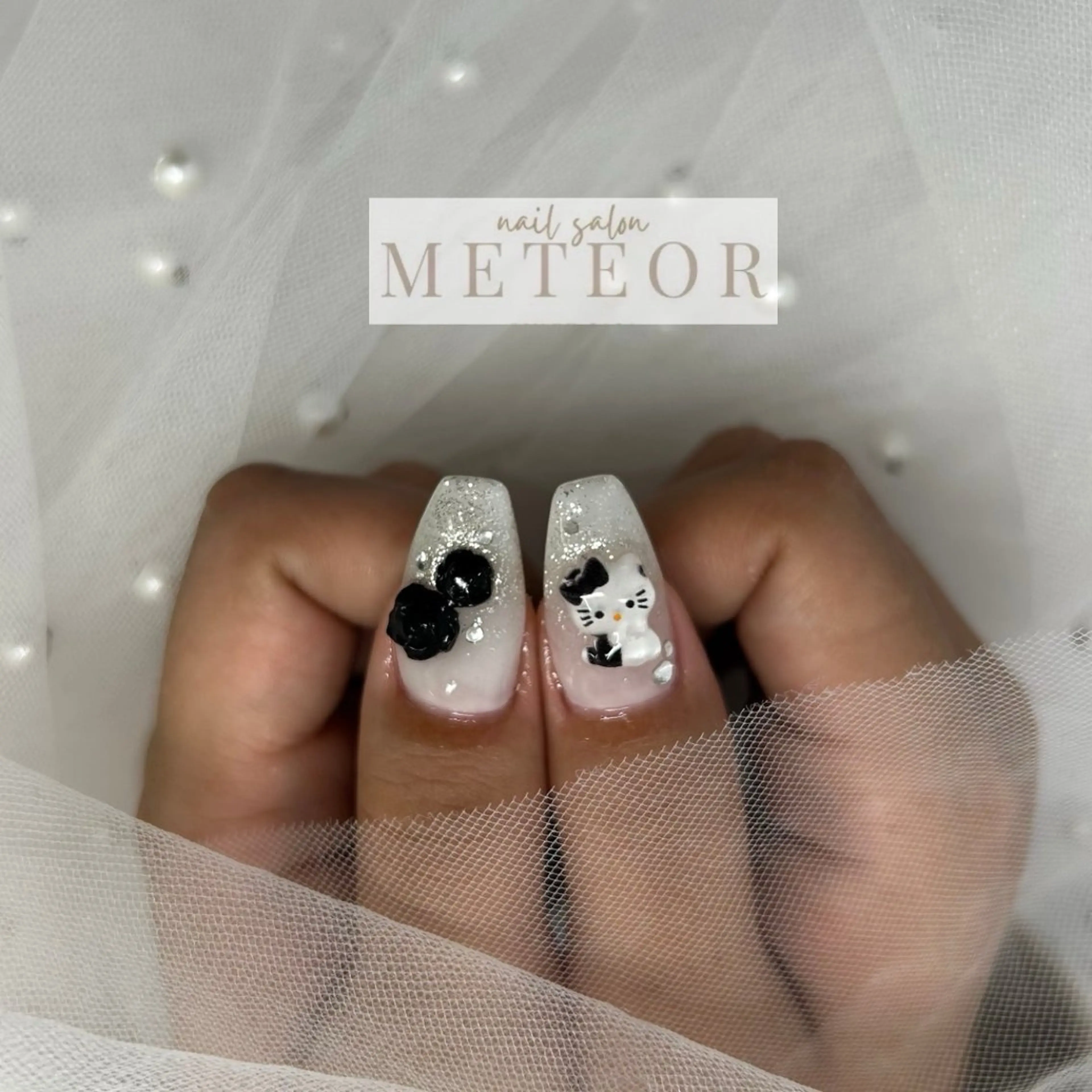 ネイル レース リボン ワンホンネイル 冬ネイル ハンドネイル METEOR💫 staffのネイルデザイン
