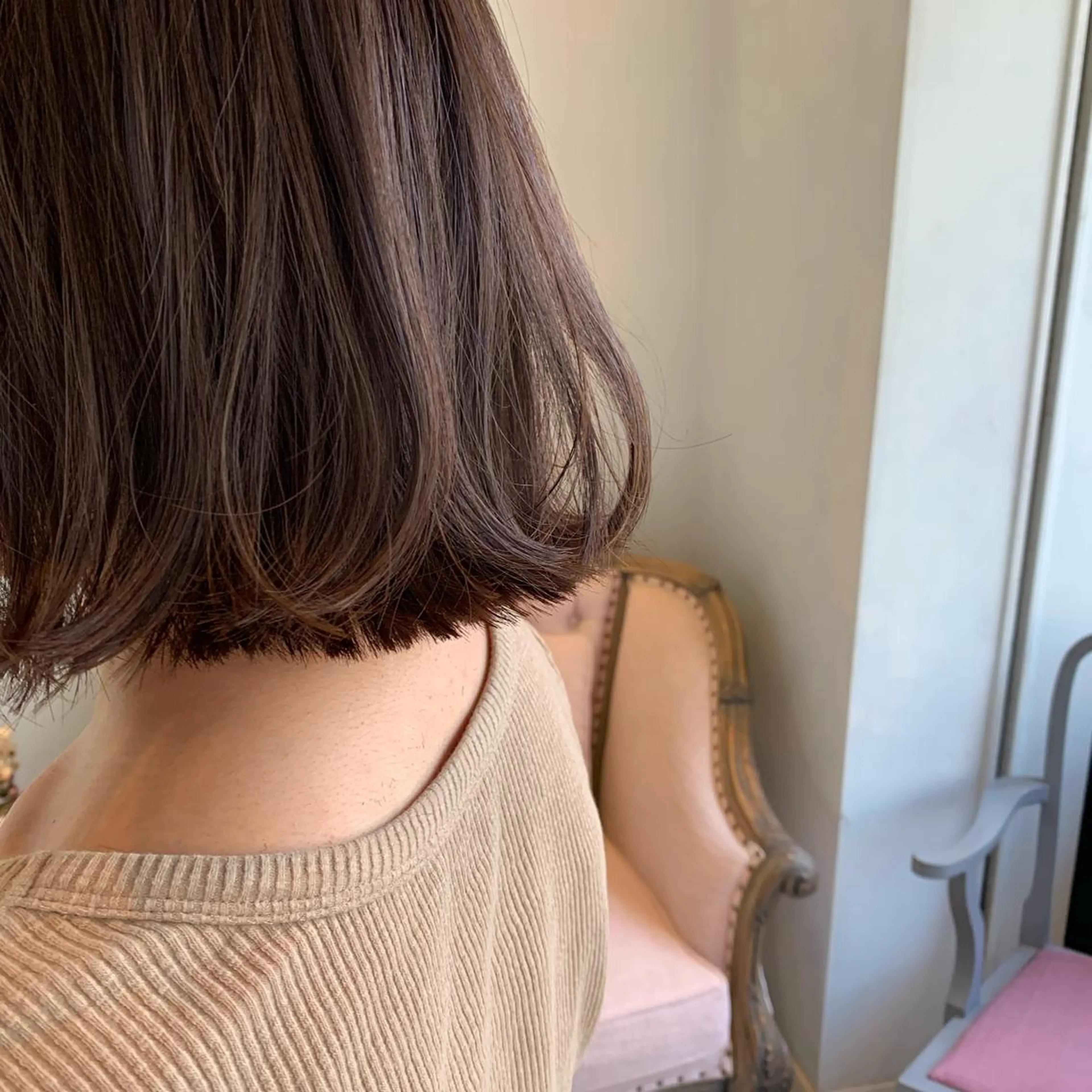 ショート カラー カット ヘアカラー SAKINO． ベージュカラーのヘアスタイル