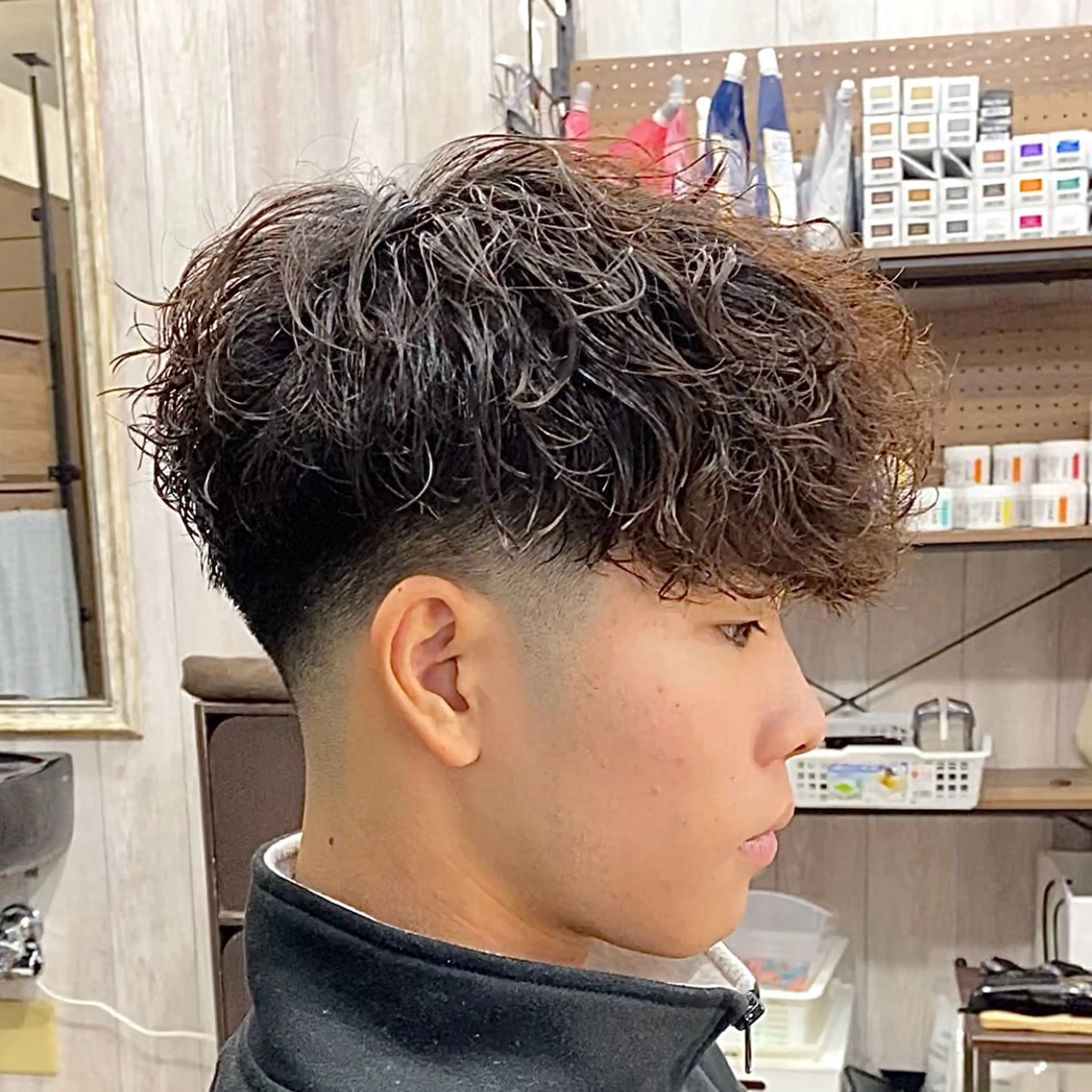ショート カラー パーマ メンズ スペインカール 黒髪 ブラウンカラー 立川メンズパーマ職人 /MASAのヘアスタイル