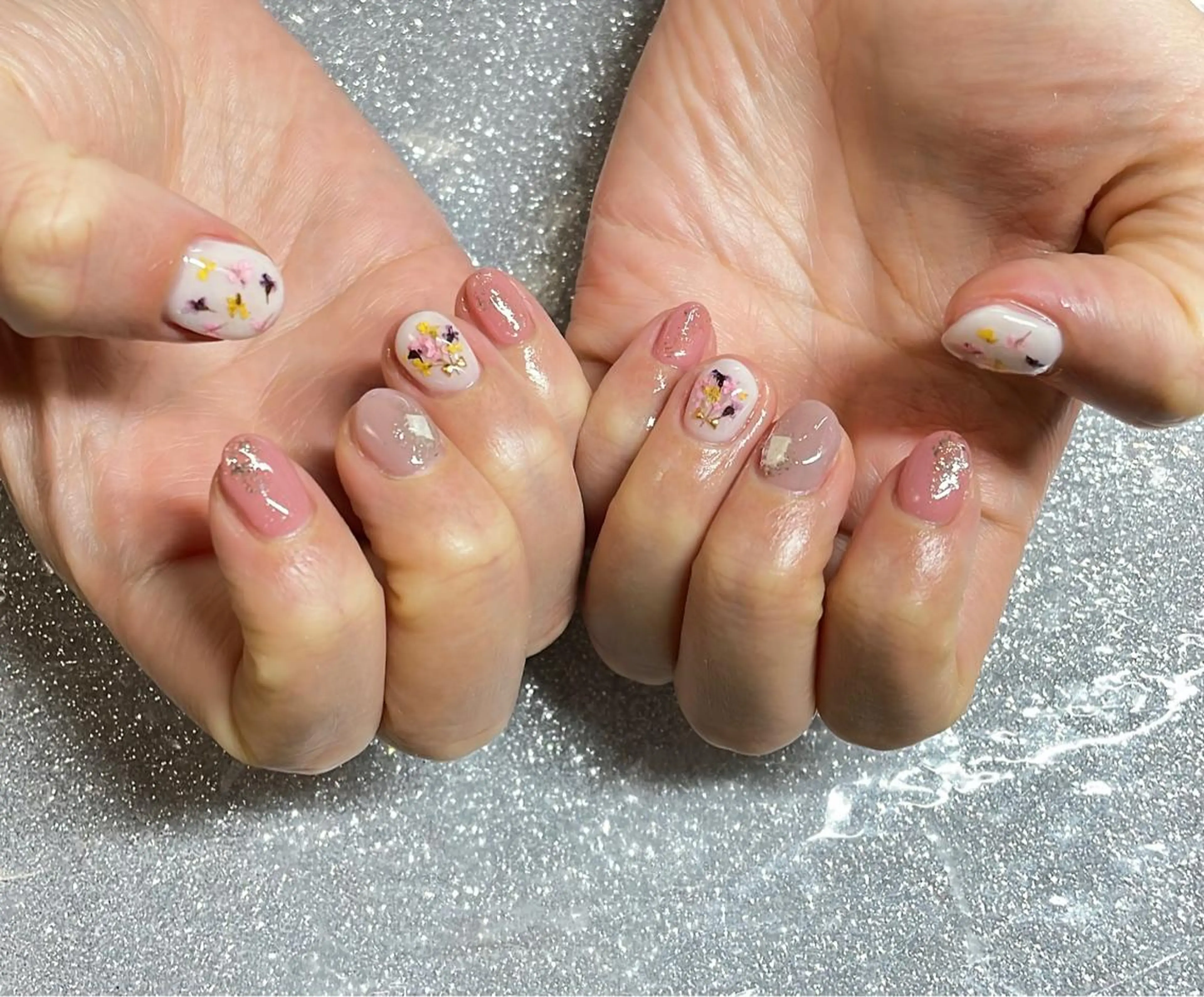 ネイル VIERU 🌈🎀💖のネイルデザイン