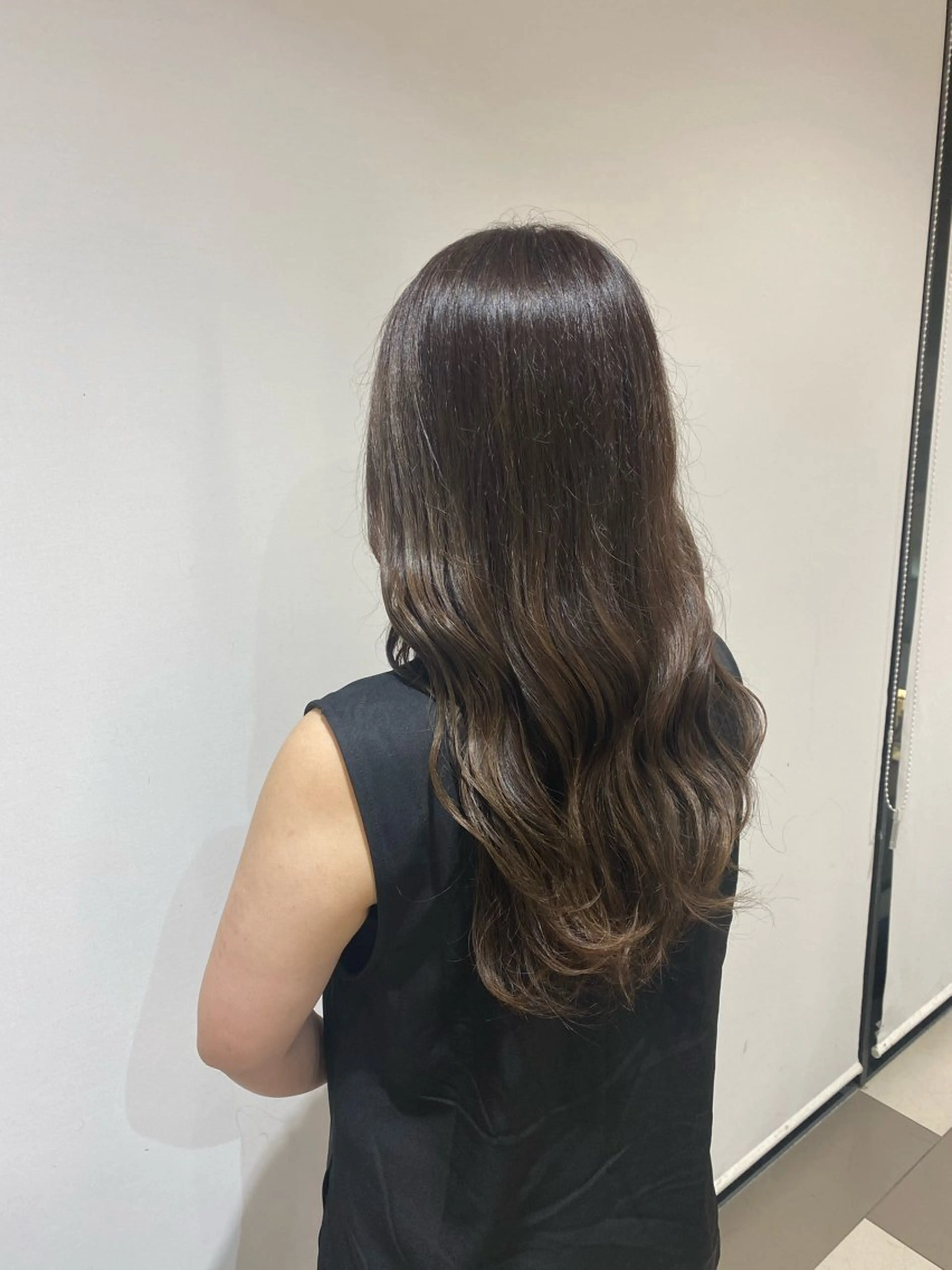 ロング i.+OMOTESANDO所属・mei / 艶カラー ミディアム レイヤーのヘアスタイル