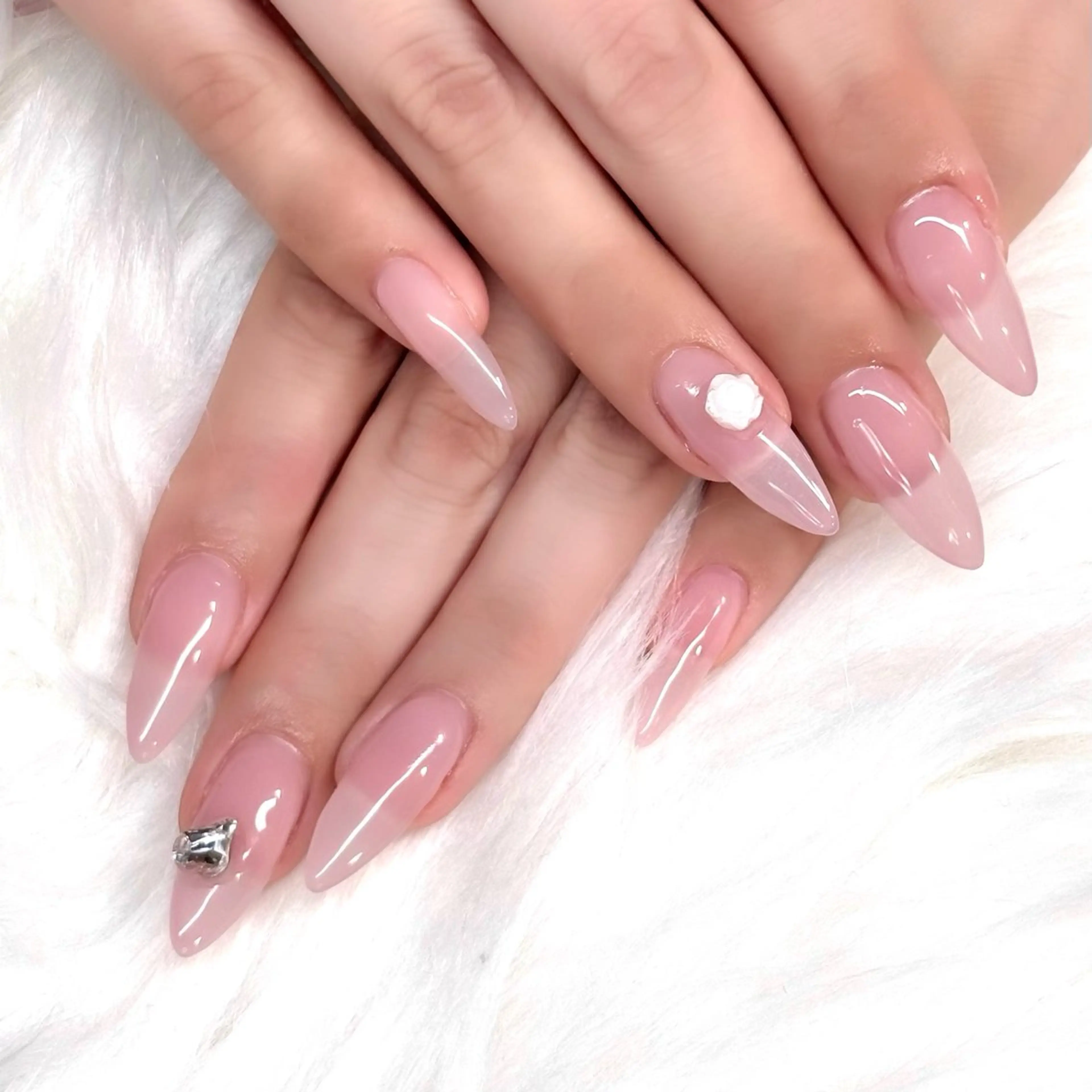 ネイル ブルー ピンク 🩰fein. 🫧のネイルデザイン