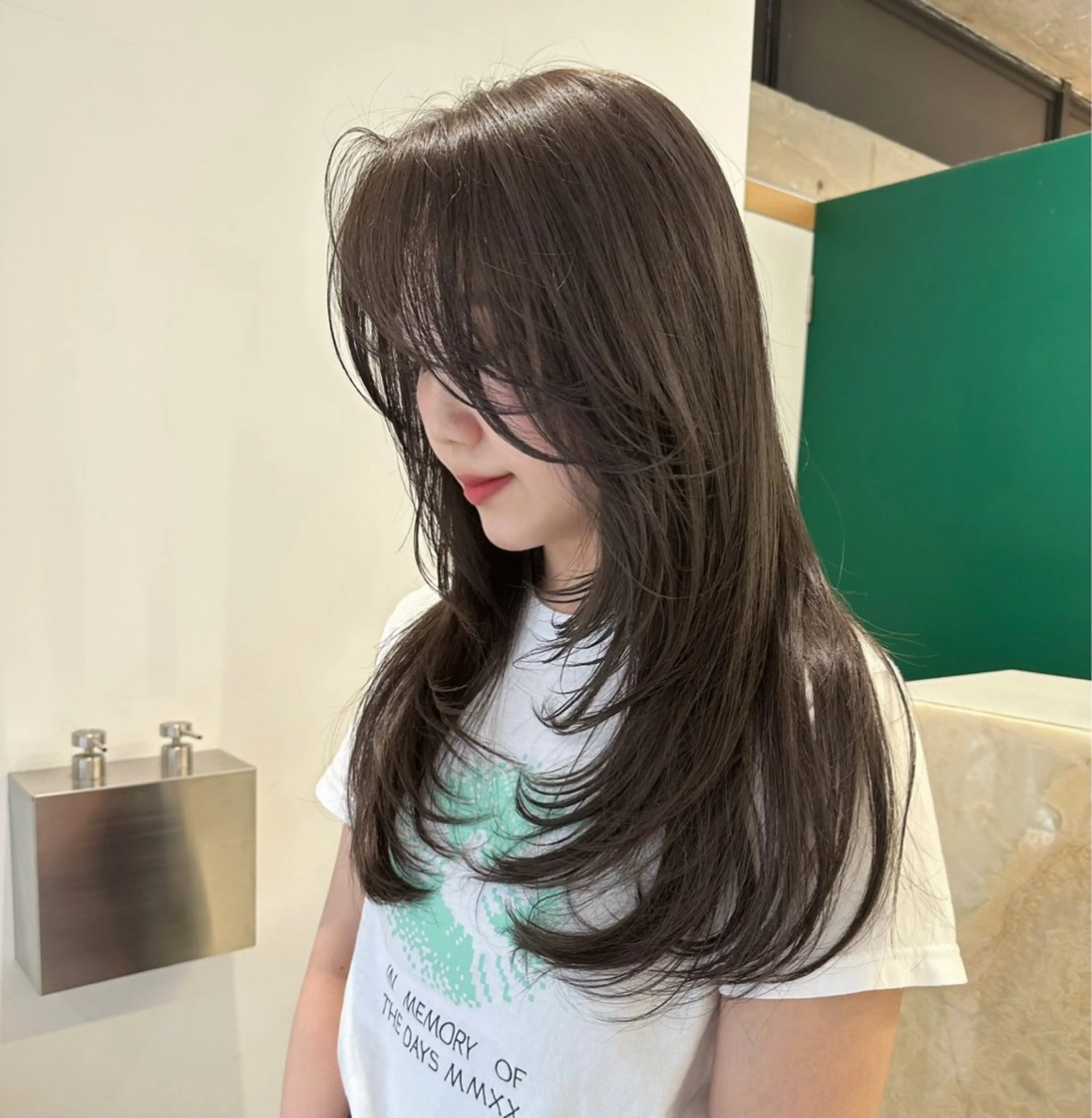 セミロング カラー ブリーチ ダブルカラー グレージュ ブリーチなしカラー レイヤーカット カット ヘアカラー トリートメント ハイトーン/透け感 カラー🎀真香のヘアスタイル