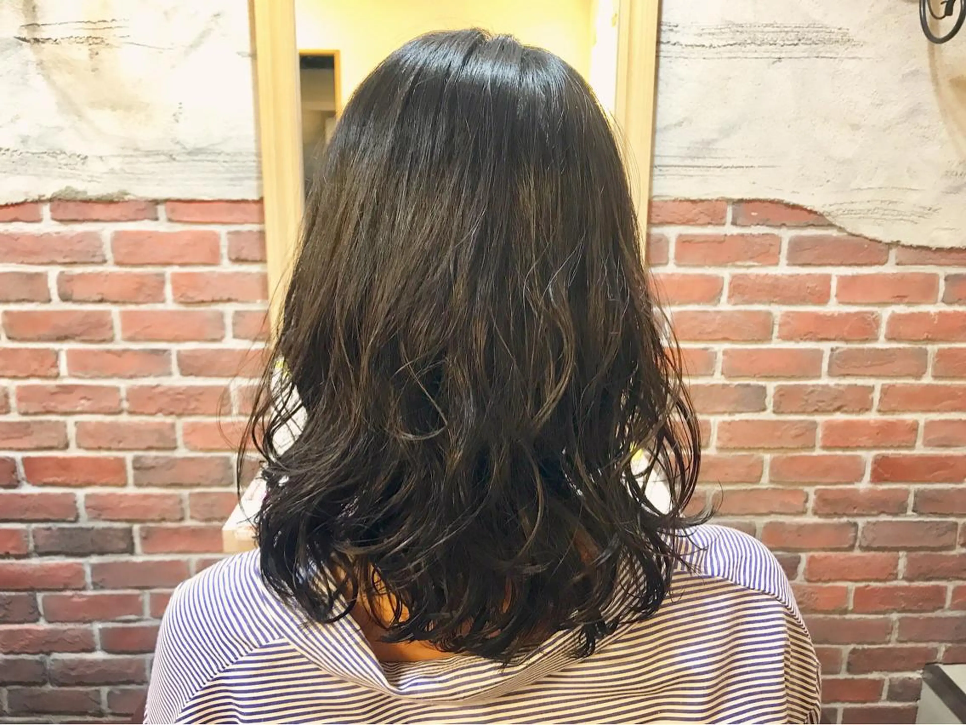 ミディアム ミディアムパーマ レイヤーカット/ 根本瑠実のヘアスタイル