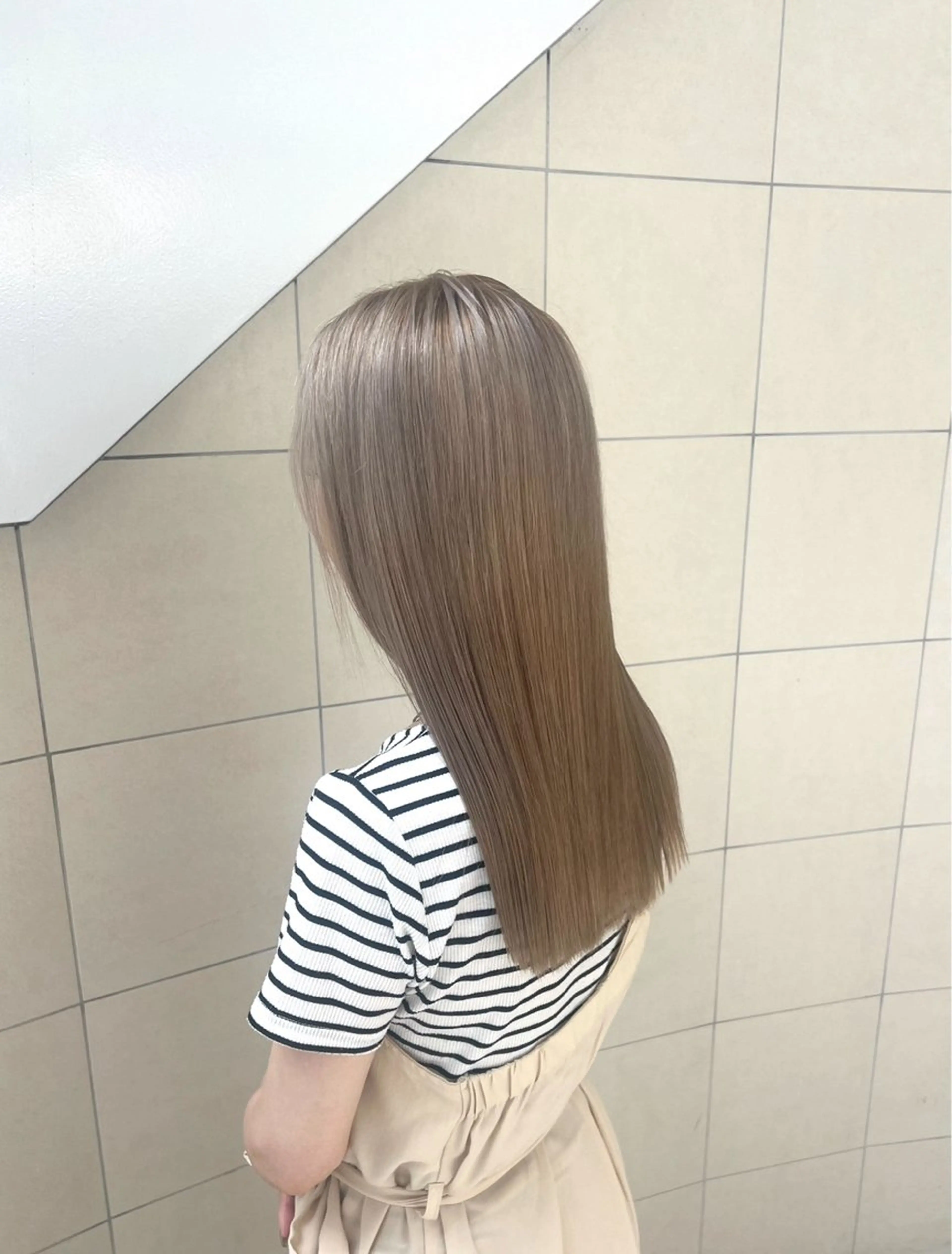 セミロング 【韓国艶カラー🎀】 添田 菜摘のヘアスタイル