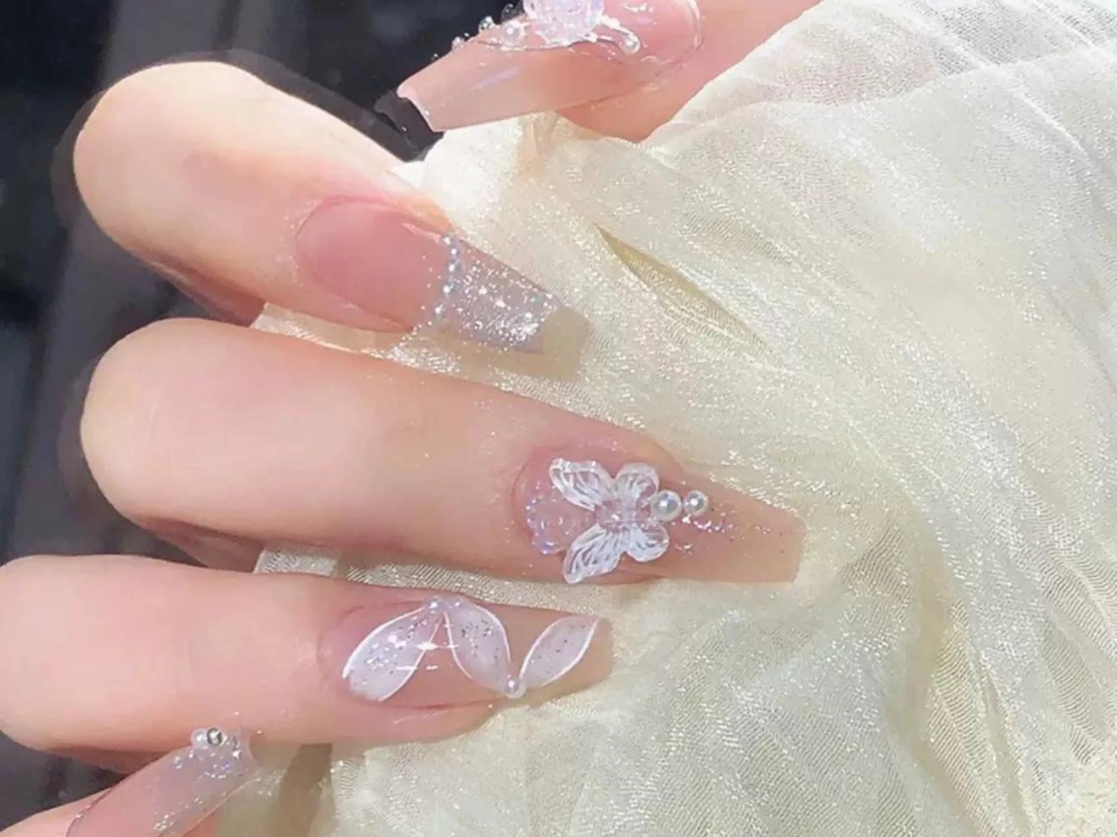 ネイル フレンチネイル ガーリー ミディアムネイル ピンク ストーンネイル ハンドネイル ハンドケア ナユキNA.YUKI 自由が丘店のネイルデザイン