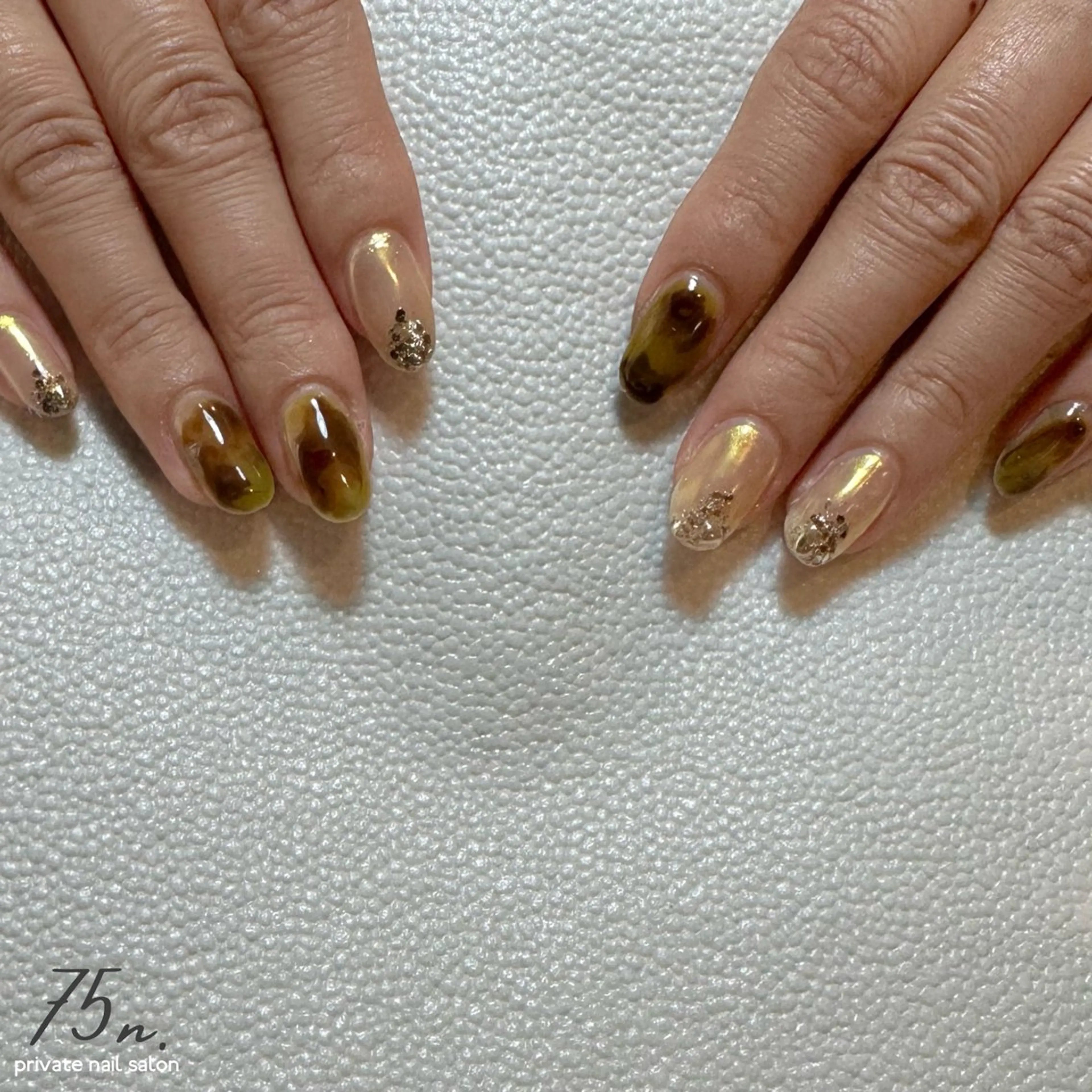 ネイル オーロラネイル べっ甲ネイル 75n. ナゴンのネイルデザイン