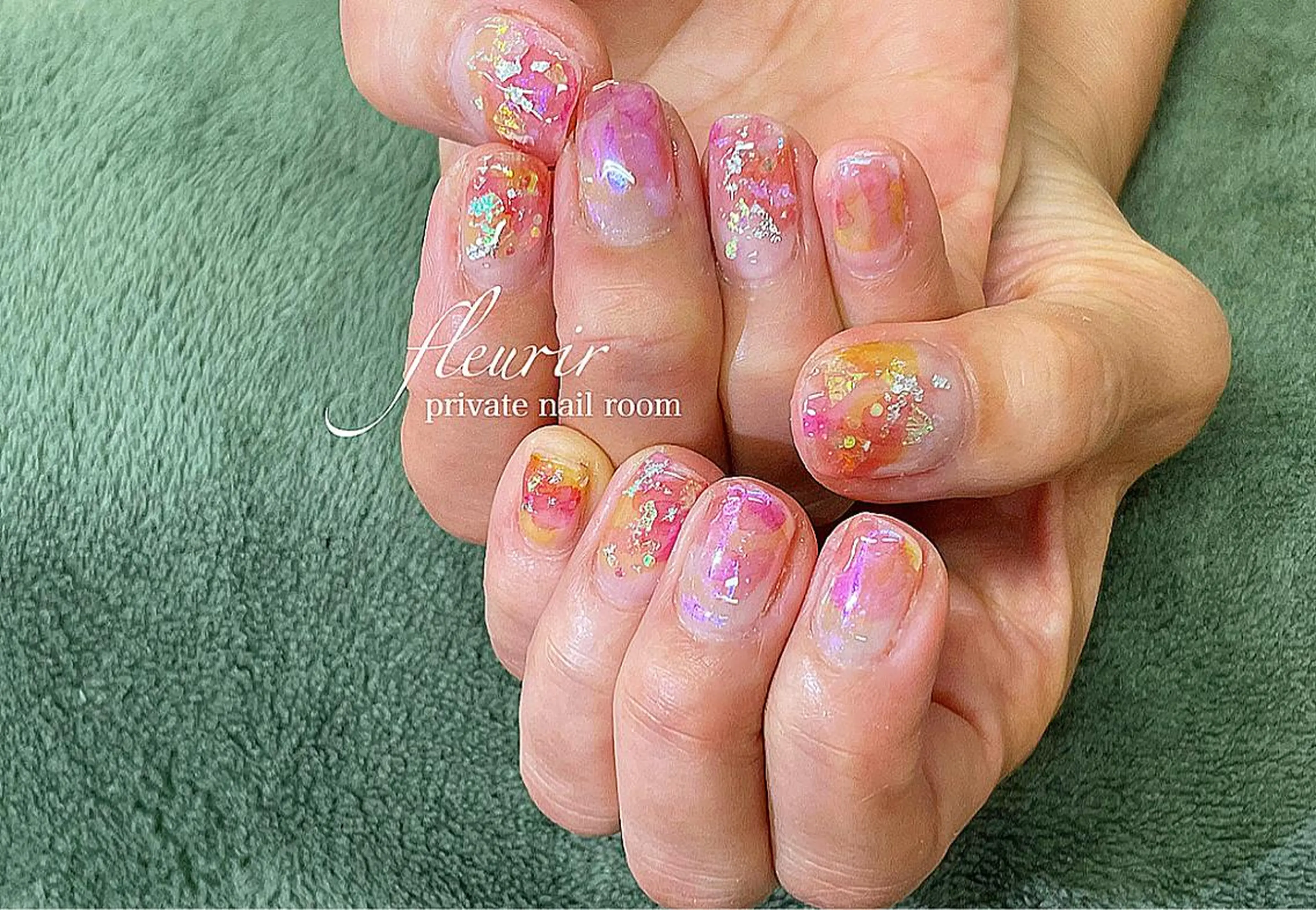 ネイル オーロラネイル ホログラムネイル ピンク パープル 黄色 フルリール 【プライベートサロンのネイルデザイン