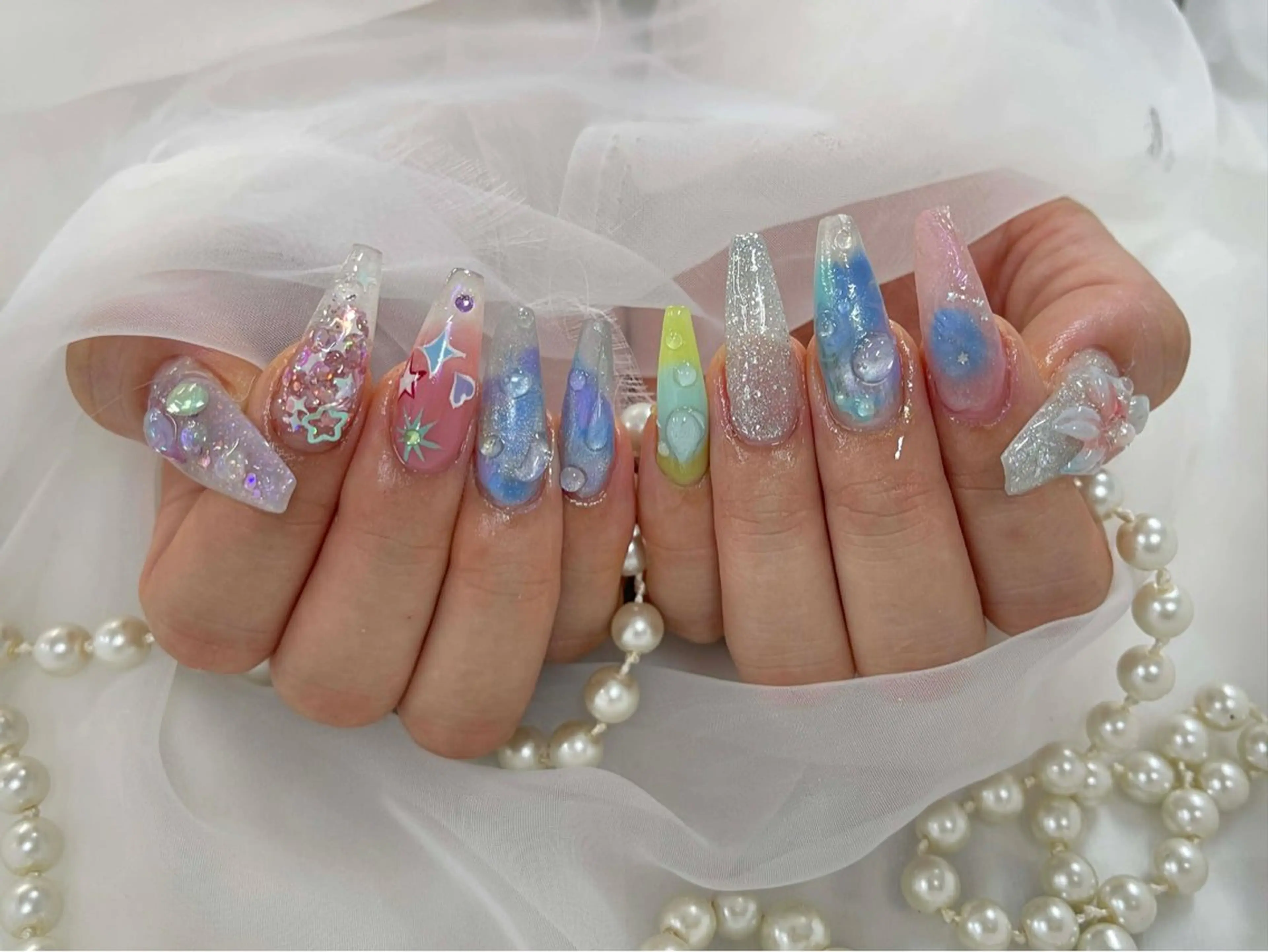 ネイル フラワーネイル ジェルネイル 韓国ネイル 持ち込み 春ネイル ハンドネイル Huyn Nail Studioのネイルデザイン