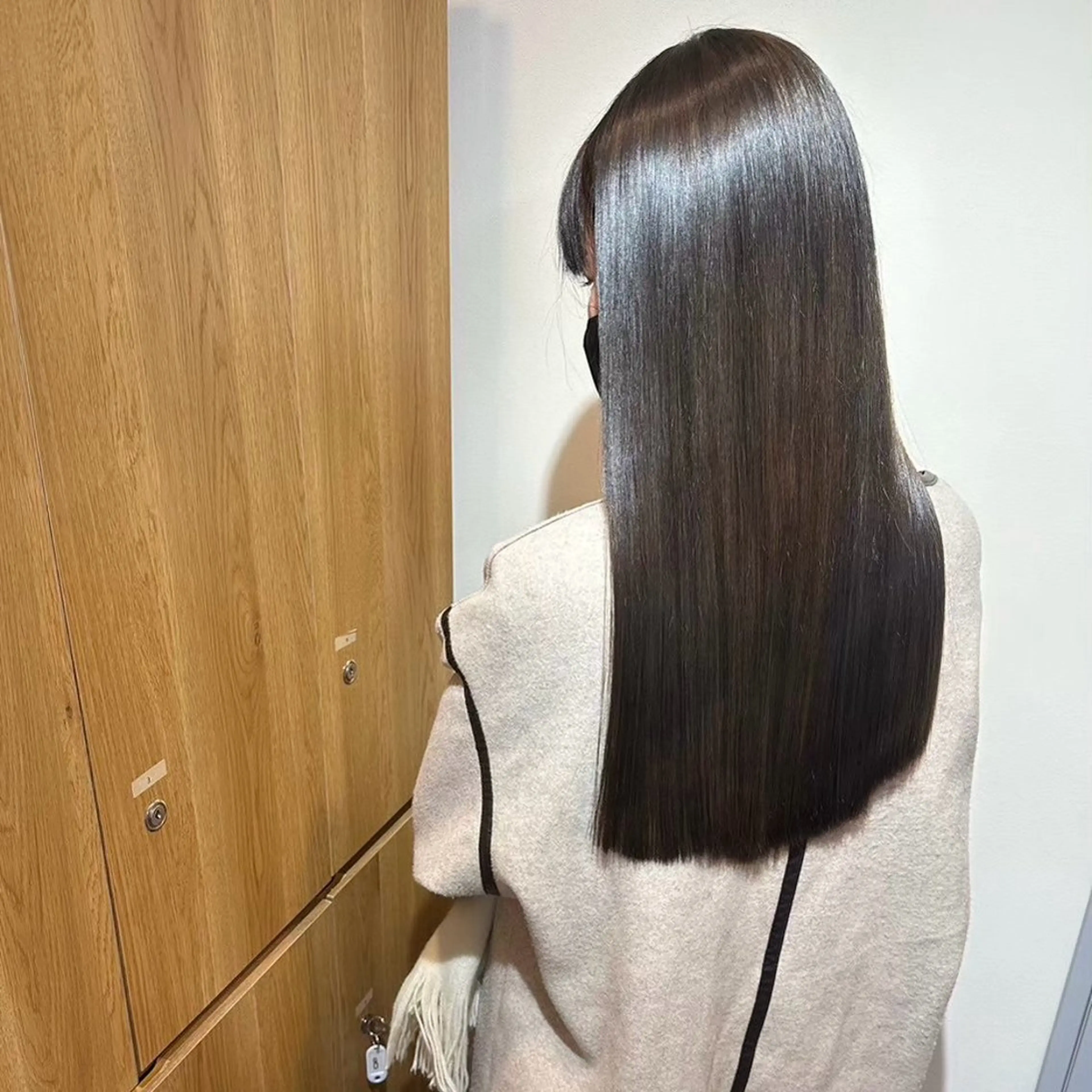 ロング 岡田 佳子のヘアスタイル