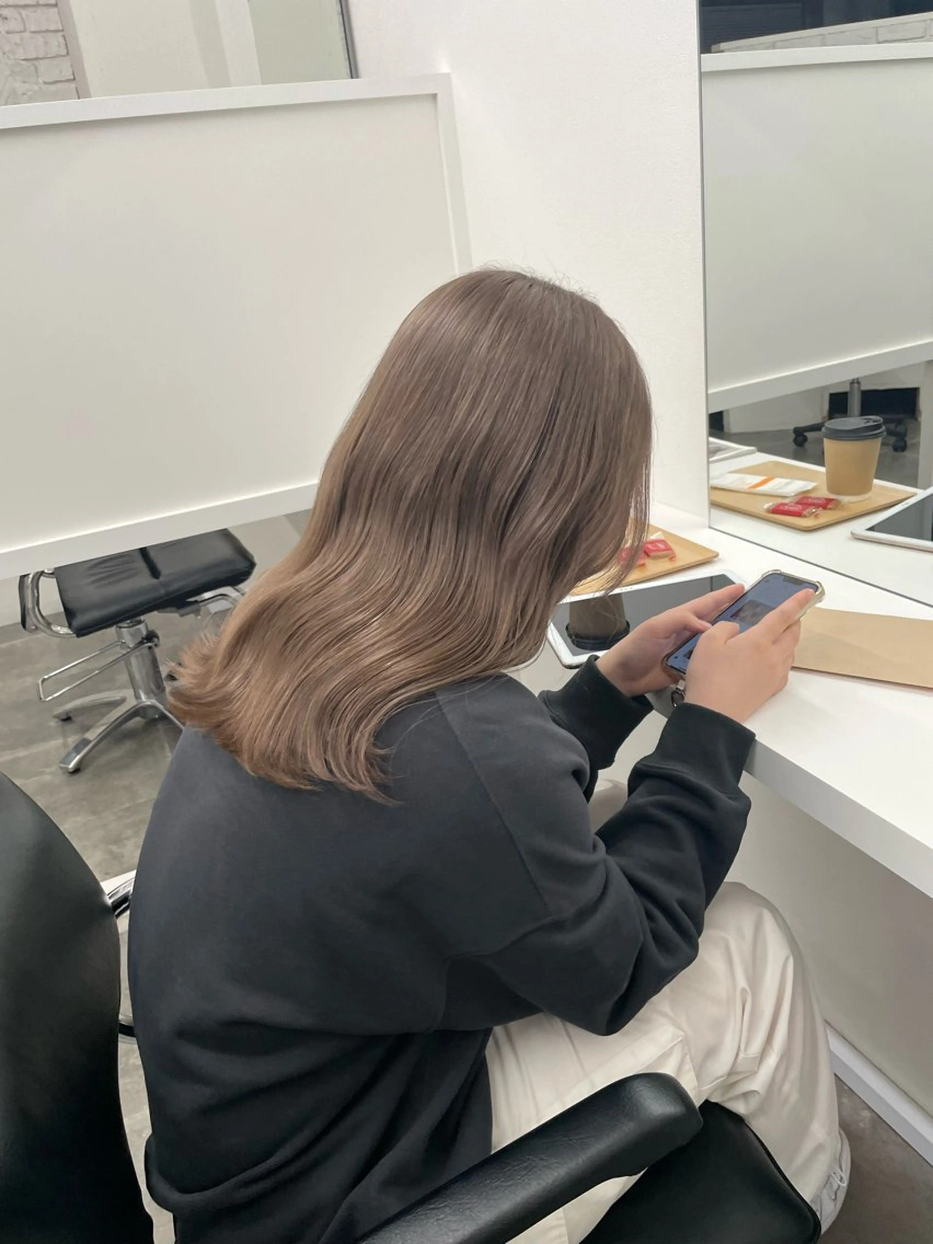 ミディアム 梅田/ミルクティー ベージュ sayaのヘアスタイル