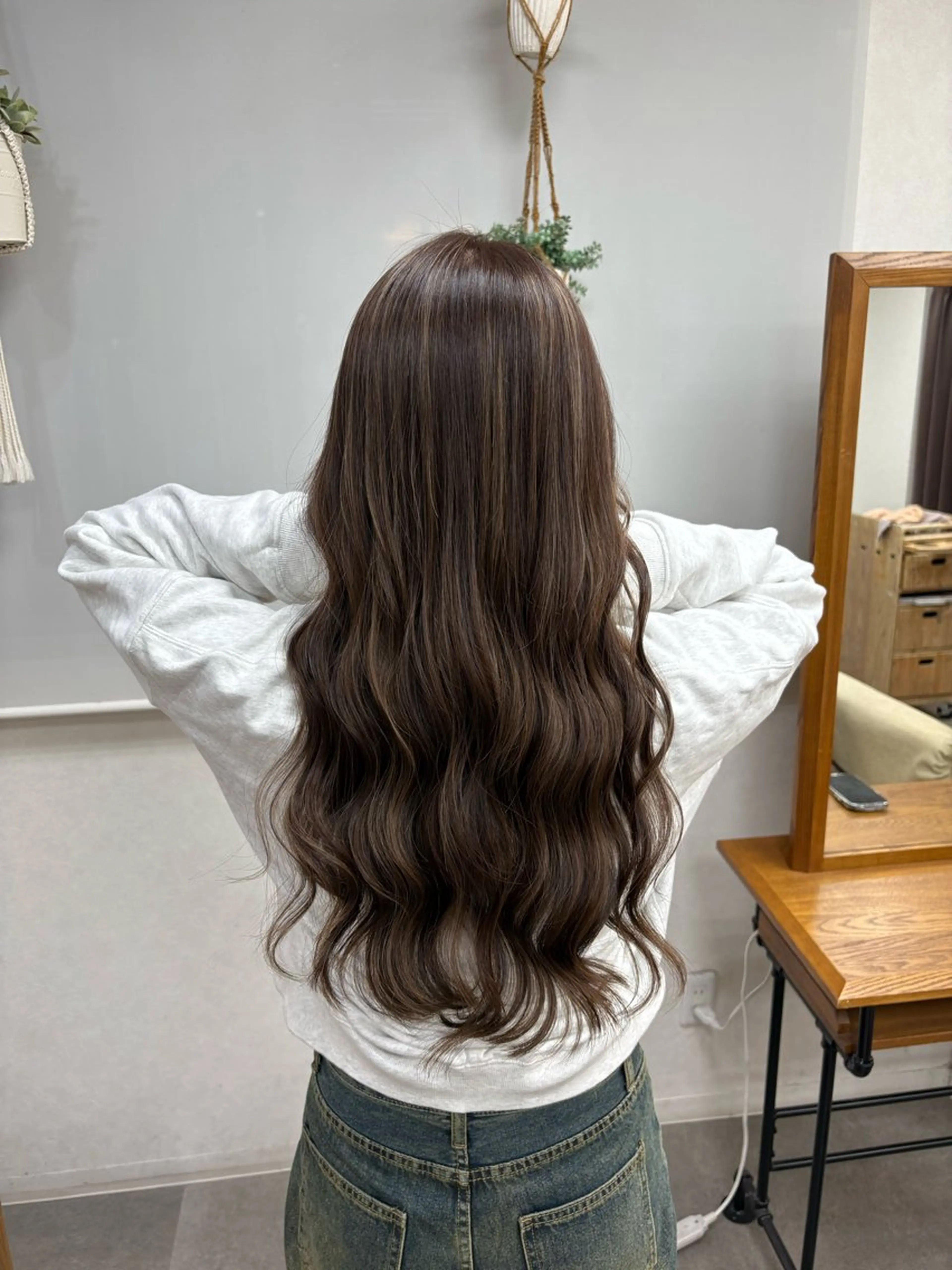 ロング ヘアカラー トリートメント Ring  by Moremuu所属・issy/ハイライト ハイトーン／レイヤーのヘアスタイル