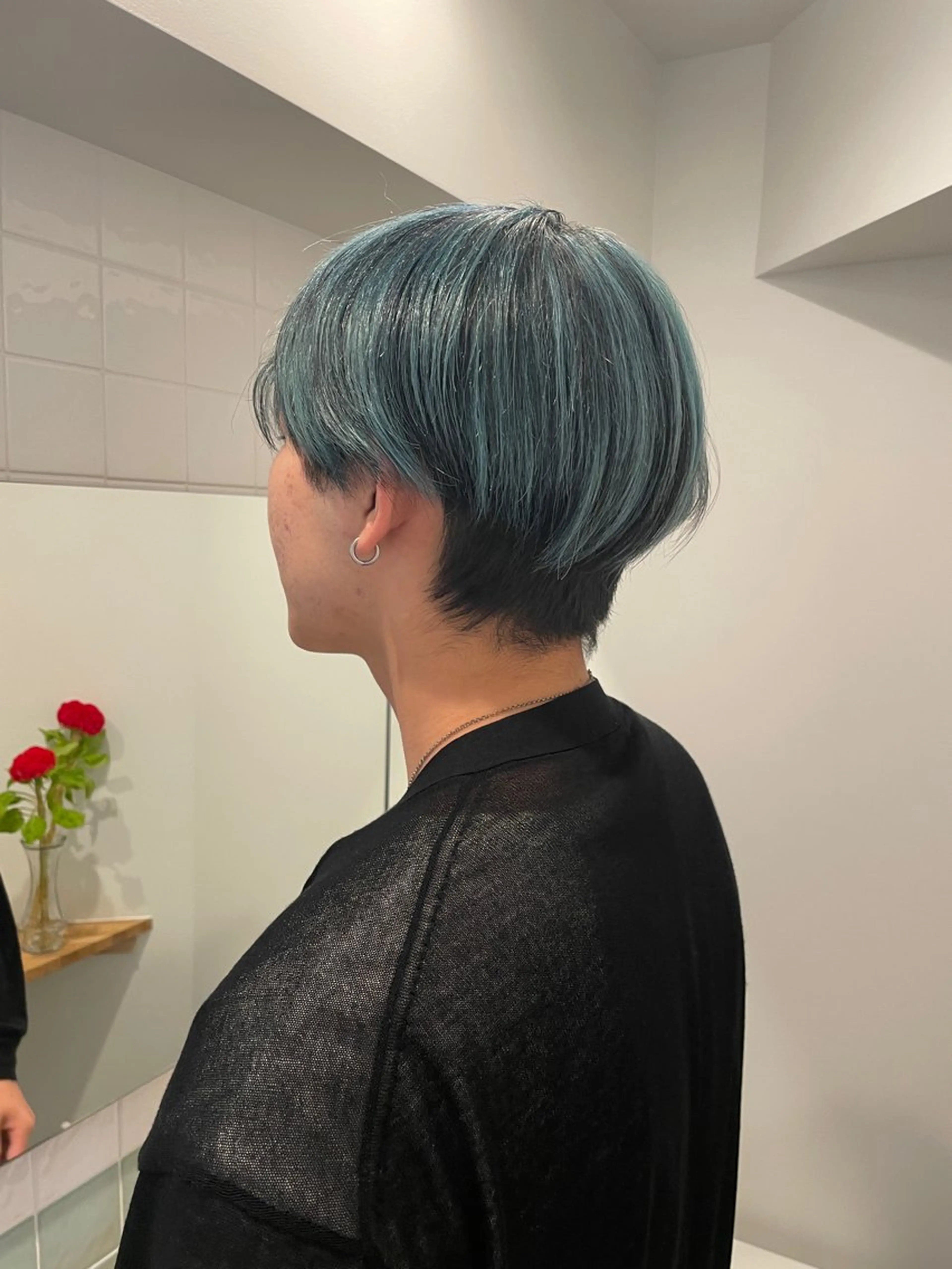 ショート カラー 切りっぱなしボブ レイヤー/縮毛矯正のヘアスタイル