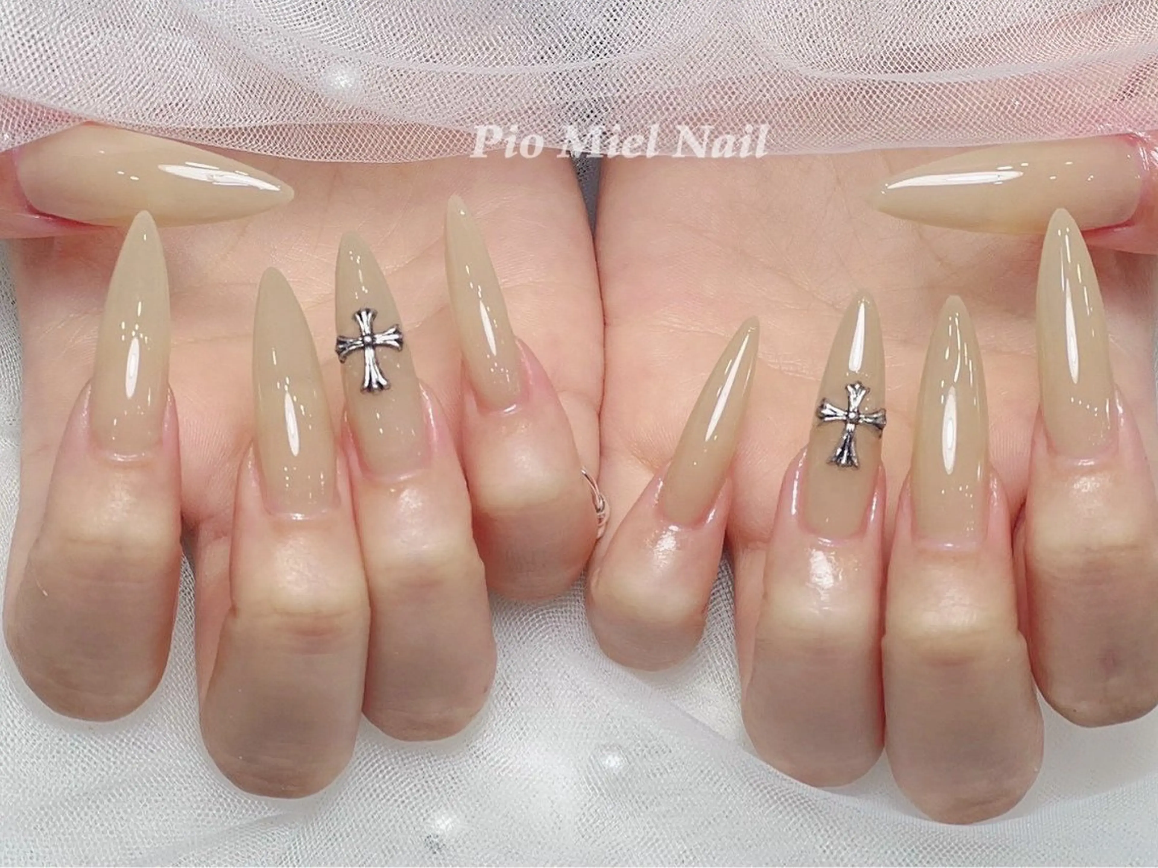 ネイル 韓国ネイル ワンカラーネイル シルバー シンプルネイル ワンホンネイル ハンドネイル HANA 長さだしのネイルデザイン