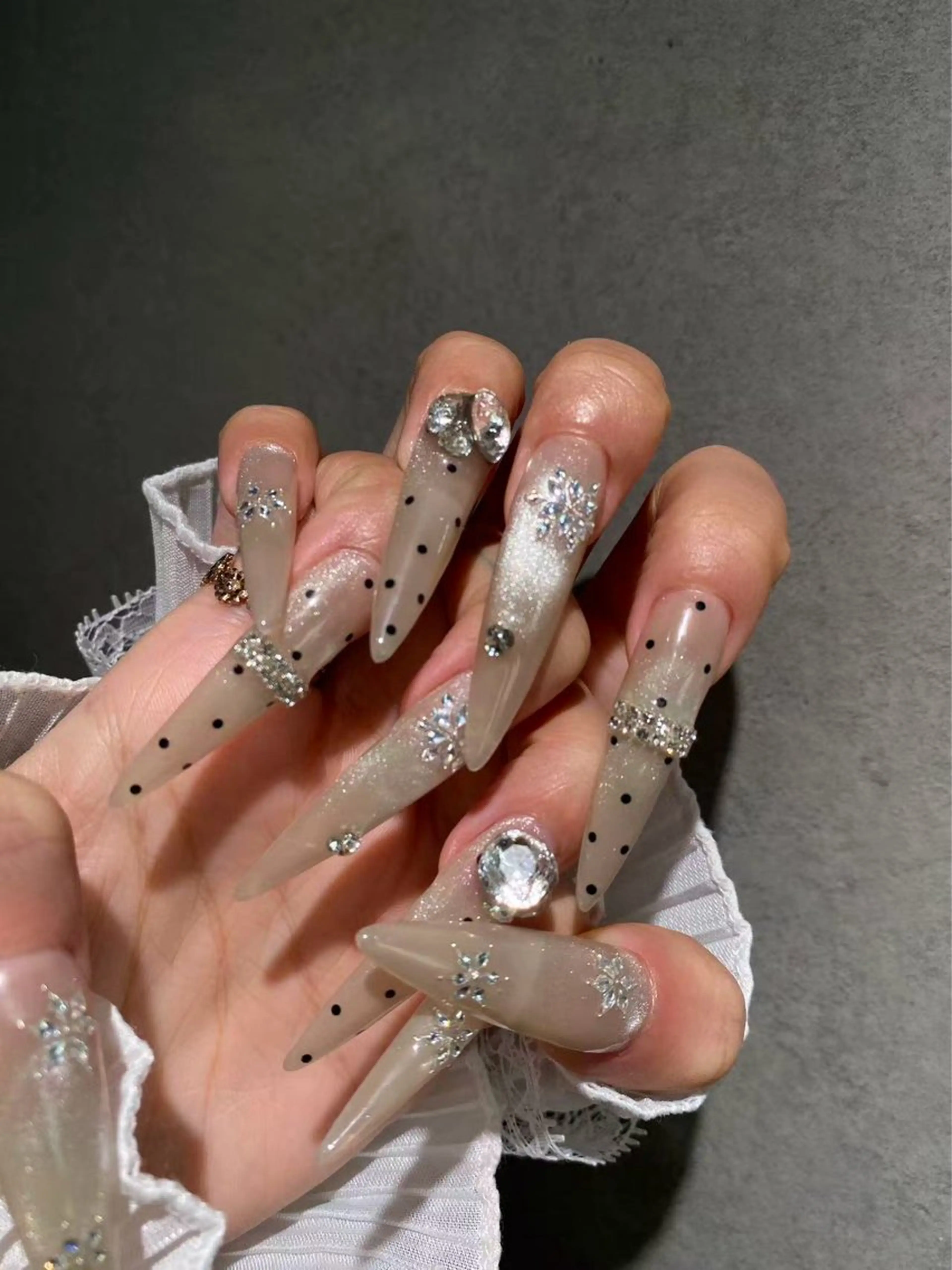 ネイル ハンドネイル I-nailロング /ワンホン/キラキラのネイルデザイン