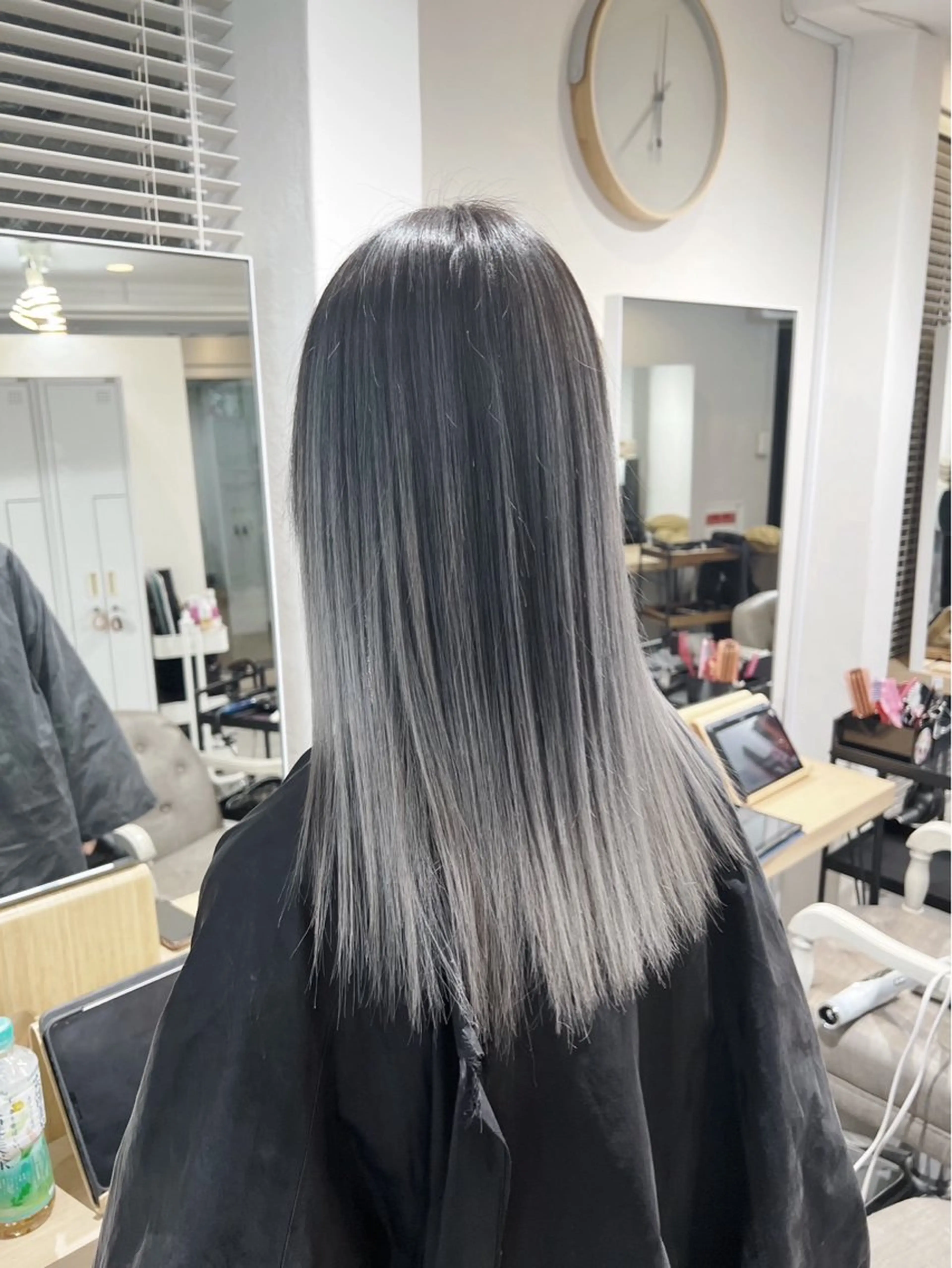 セミロング カラー バレイヤージュ シルバー ホワイトシルバー レイヤーカット ヘアカラー トリートメント ROBIN所属・指名数No.1 /NAOYAのヘアスタイル