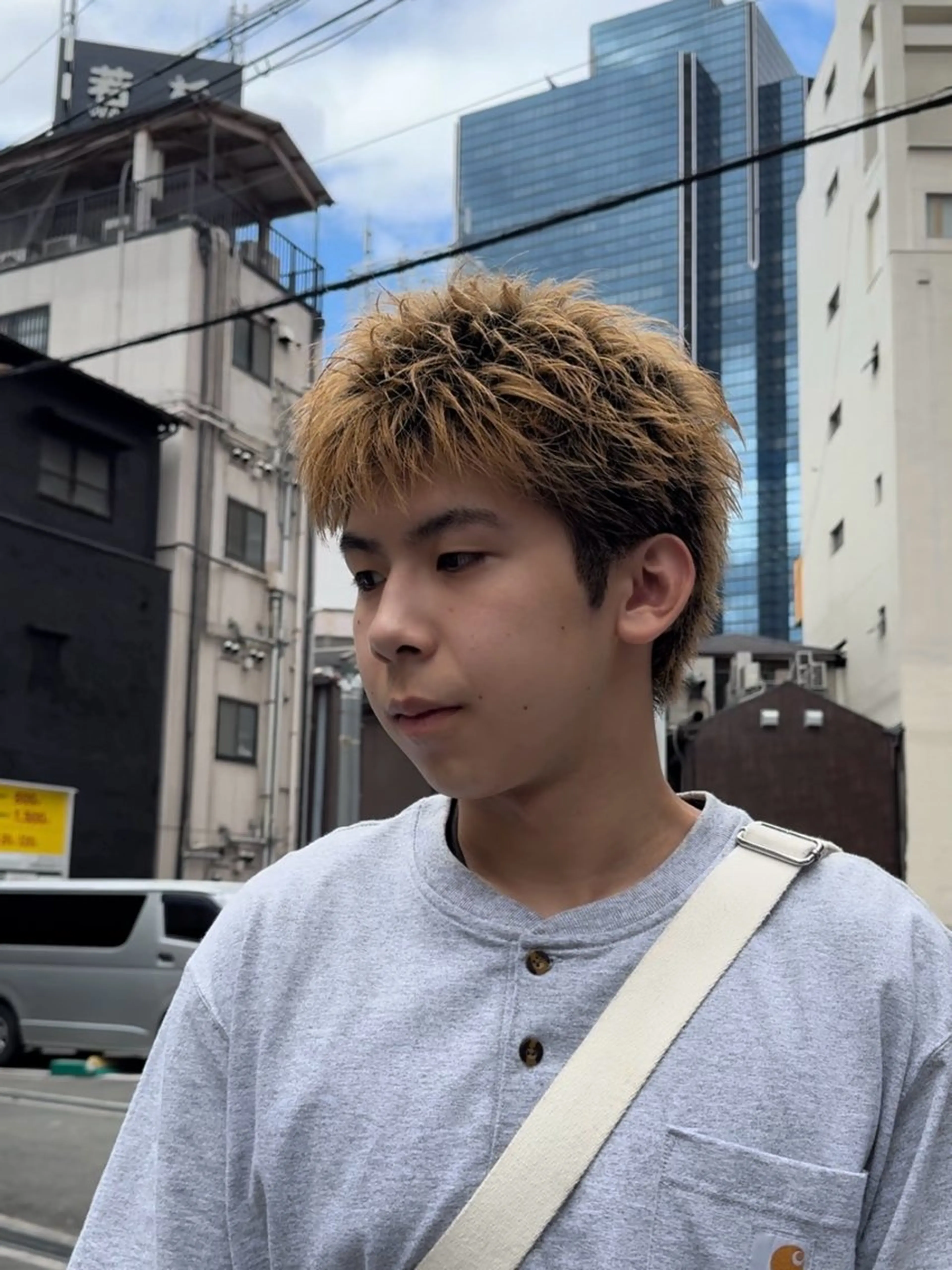 ショート カラー メンズ メンズハイトーン スパイキーショート ハイトーンカラー ショートヘア カット ヘアカラー 安藤 晴大のヘアスタイル