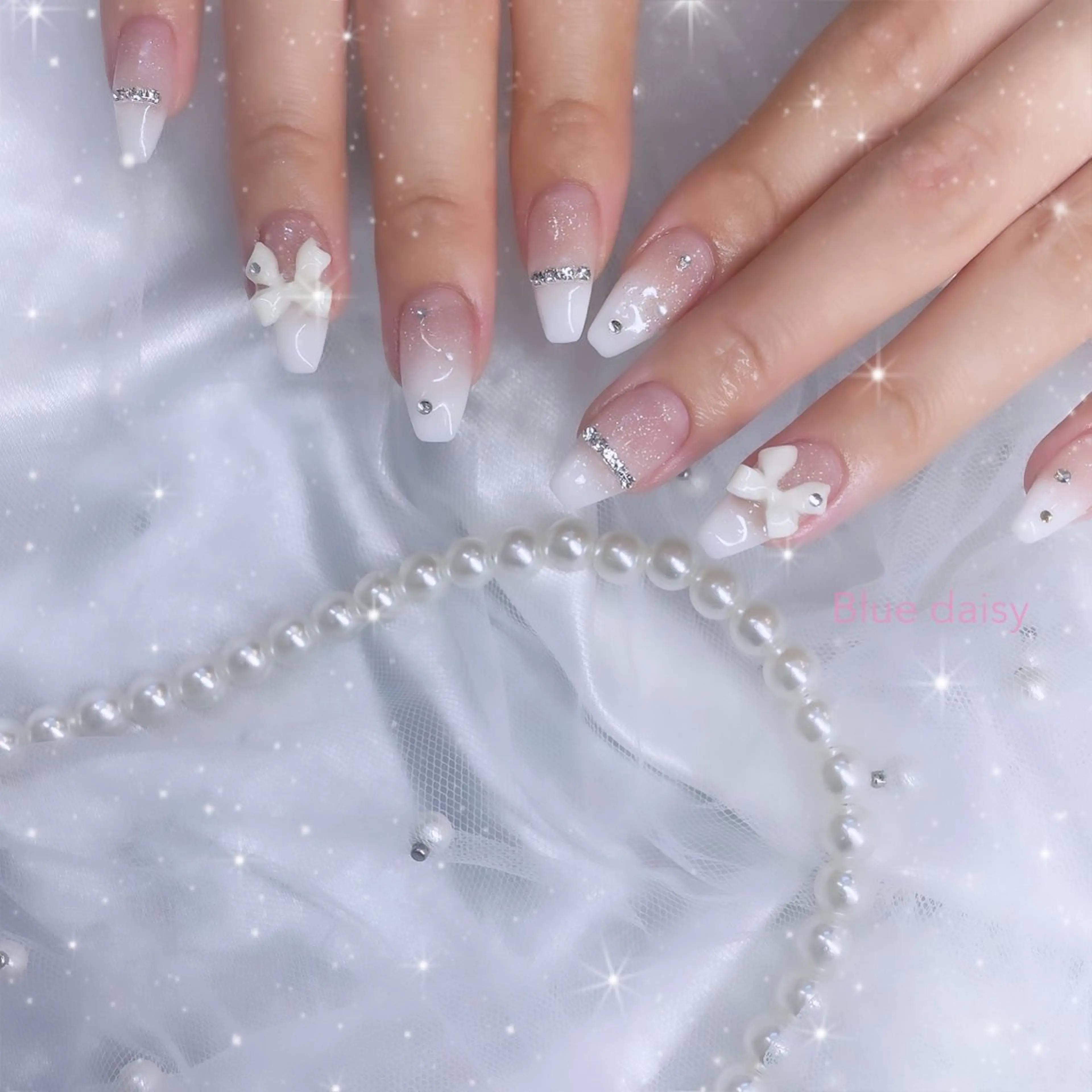 ネイル ガーリー Blue daisy 栄本店のネイルデザイン