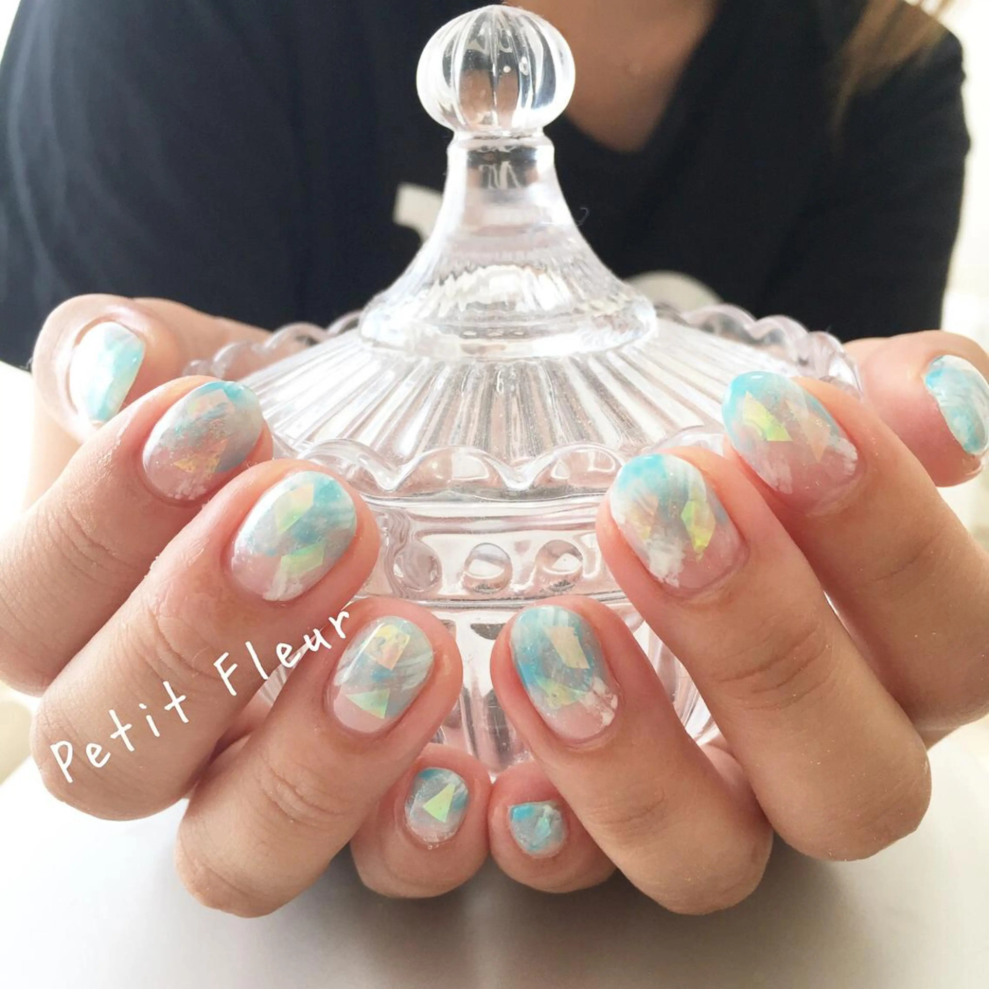 ネイル アートネイル ブルー ホログラムネイル キラキラネイル ラメ(グリッター) Petit Fleur所属・青柳 亜梨奈のマツエク・マツパデザイン