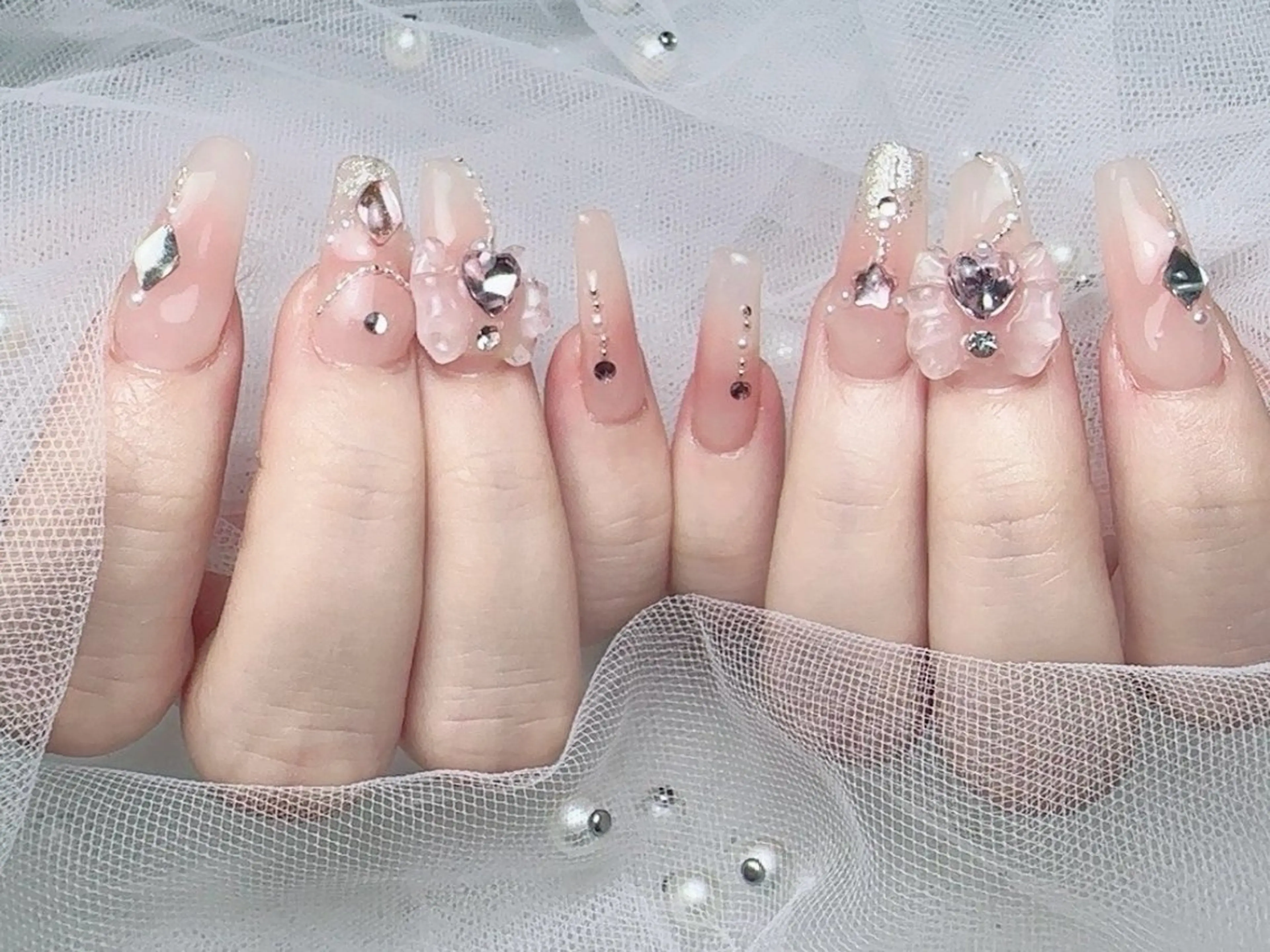 ネイル フレンチネイル ジェルネイル ハート 韓国ネイル マグネットネイル ハンドネイル ネイルサロン lotusのネイルデザイン