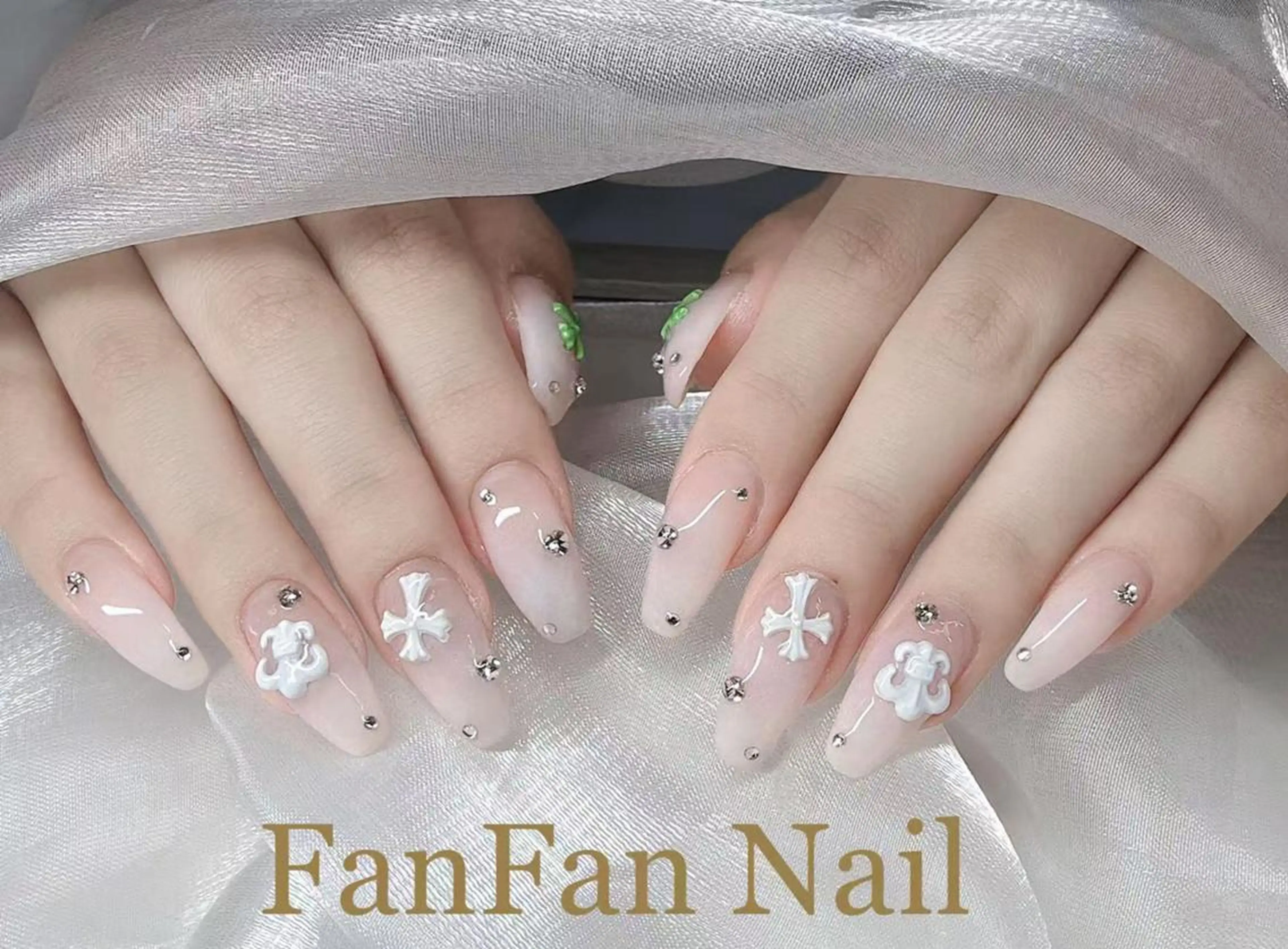 ネイル FanFan 長さ出し専門のネイルデザイン