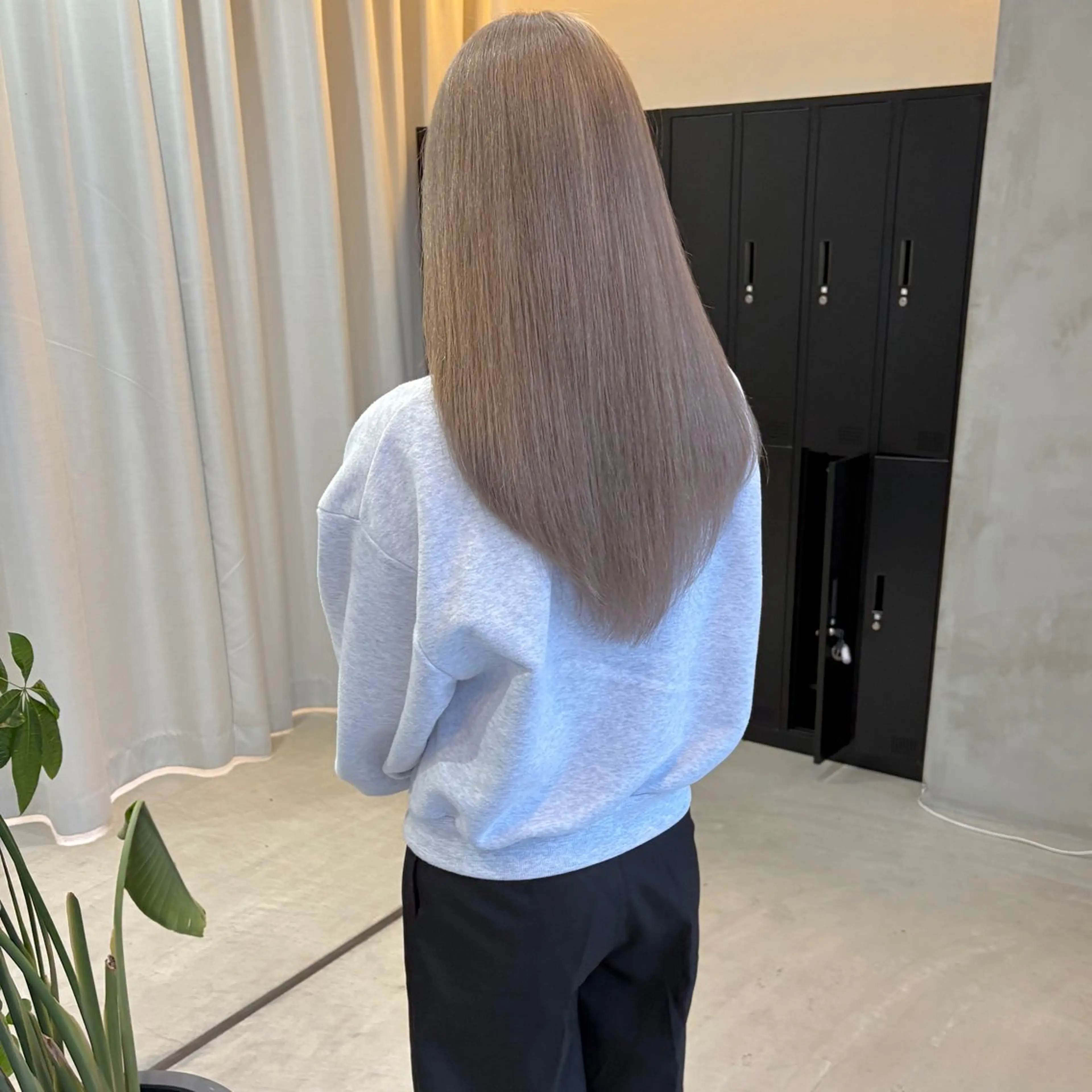 ロング カラー ブリーチ カット ヘアカラー トリートメント はちすか るかのヘアスタイル