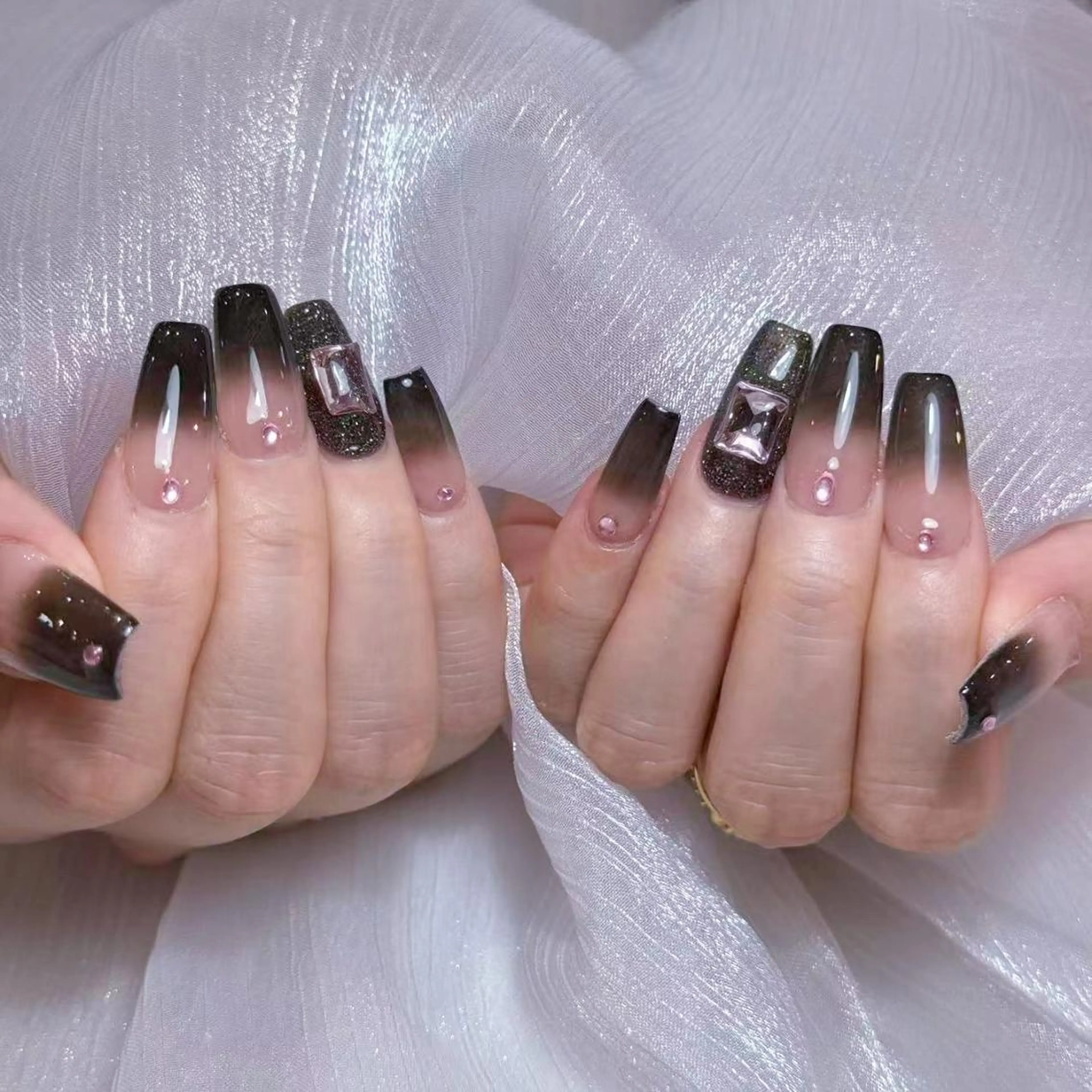 ネイル アートネイル オーロラネイル ガーリー キラキラネイル 韓国ネイル ハンドネイル リナ 💅のネイルデザイン