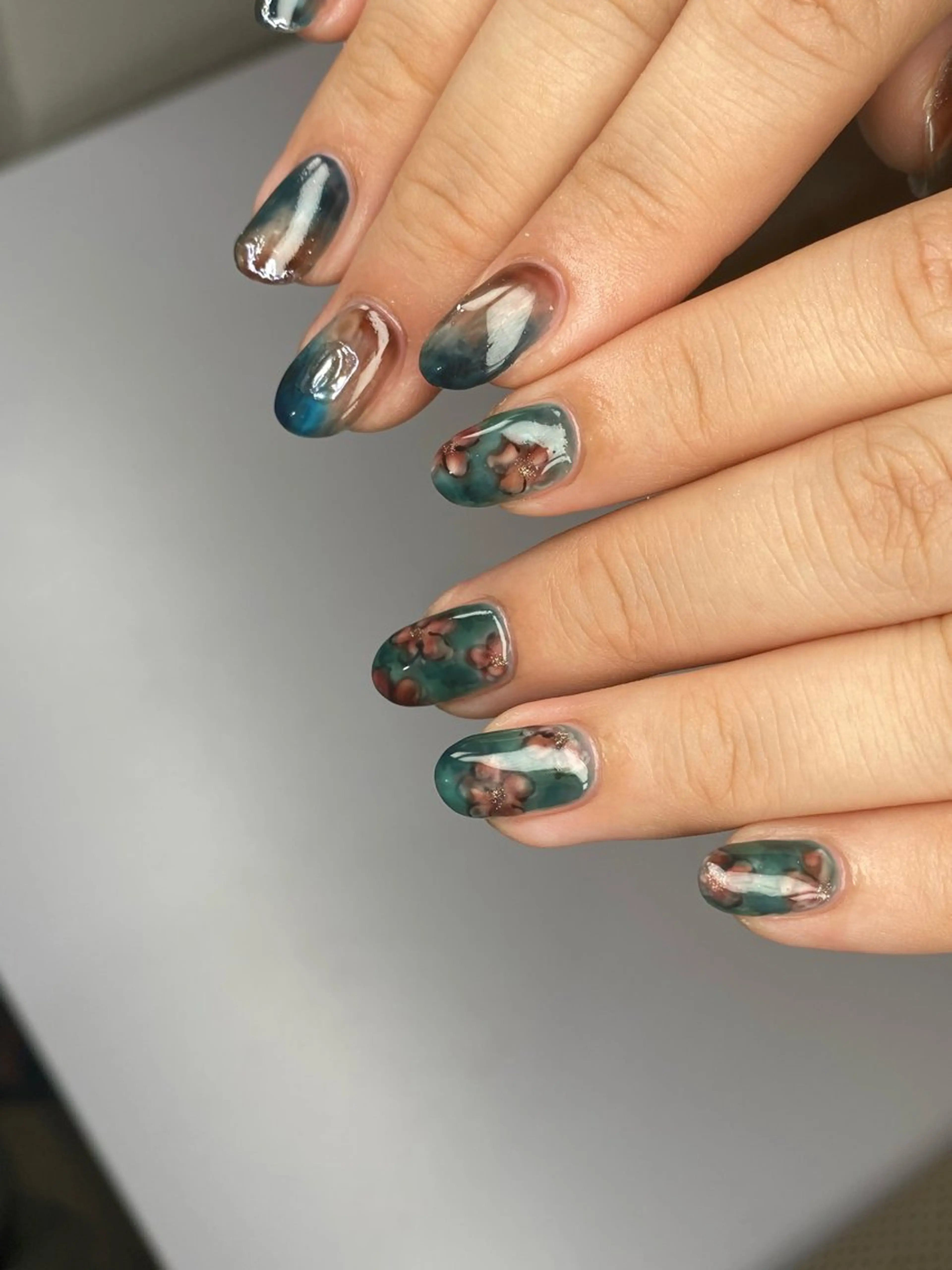 ネイル フラワーネイル ニュアンスネイル MIKA 🍊のネイルデザイン
