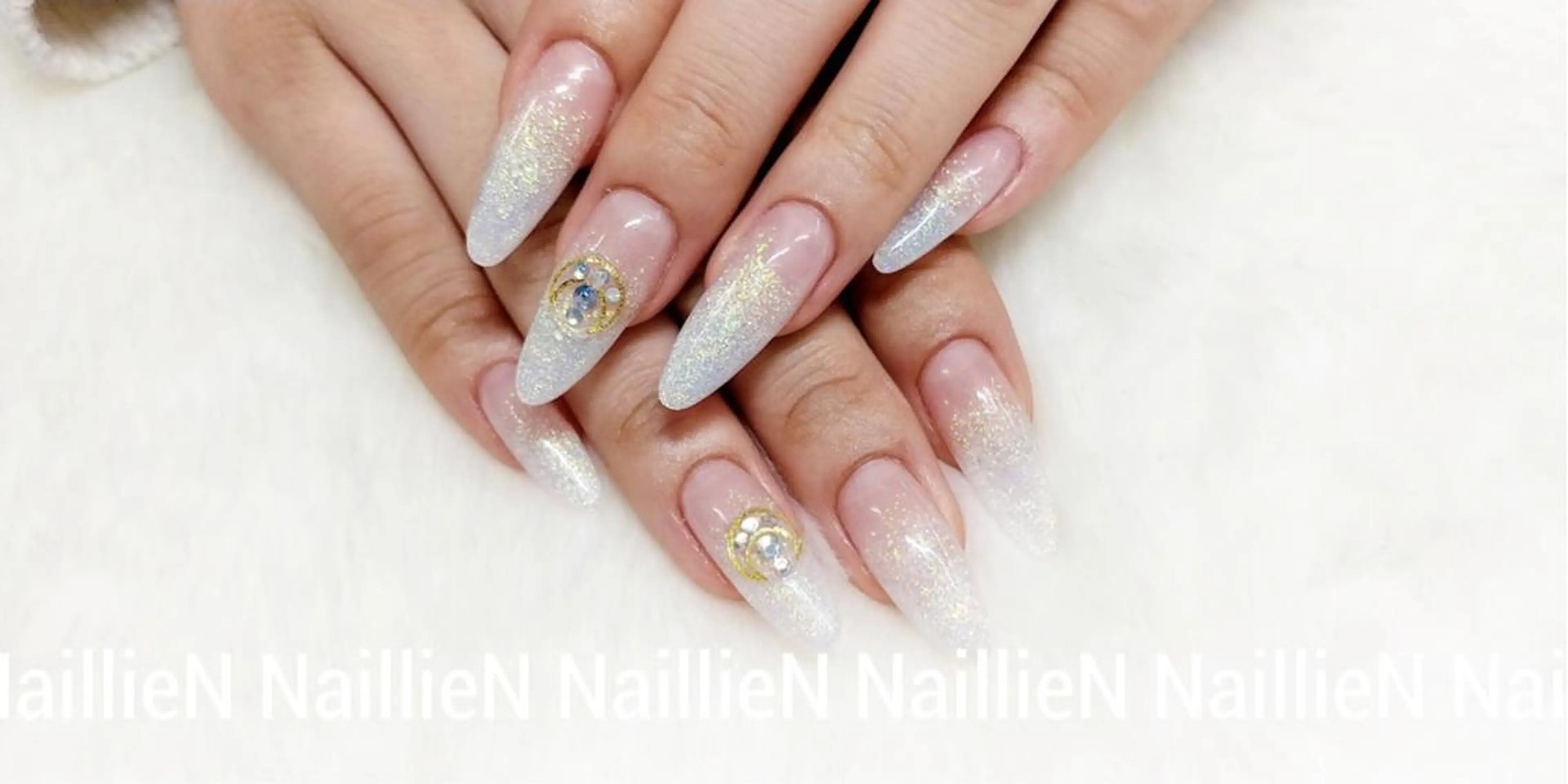 ネイル ゴールド ホワイト ハンドネイル Nail lieNのネイルデザイン